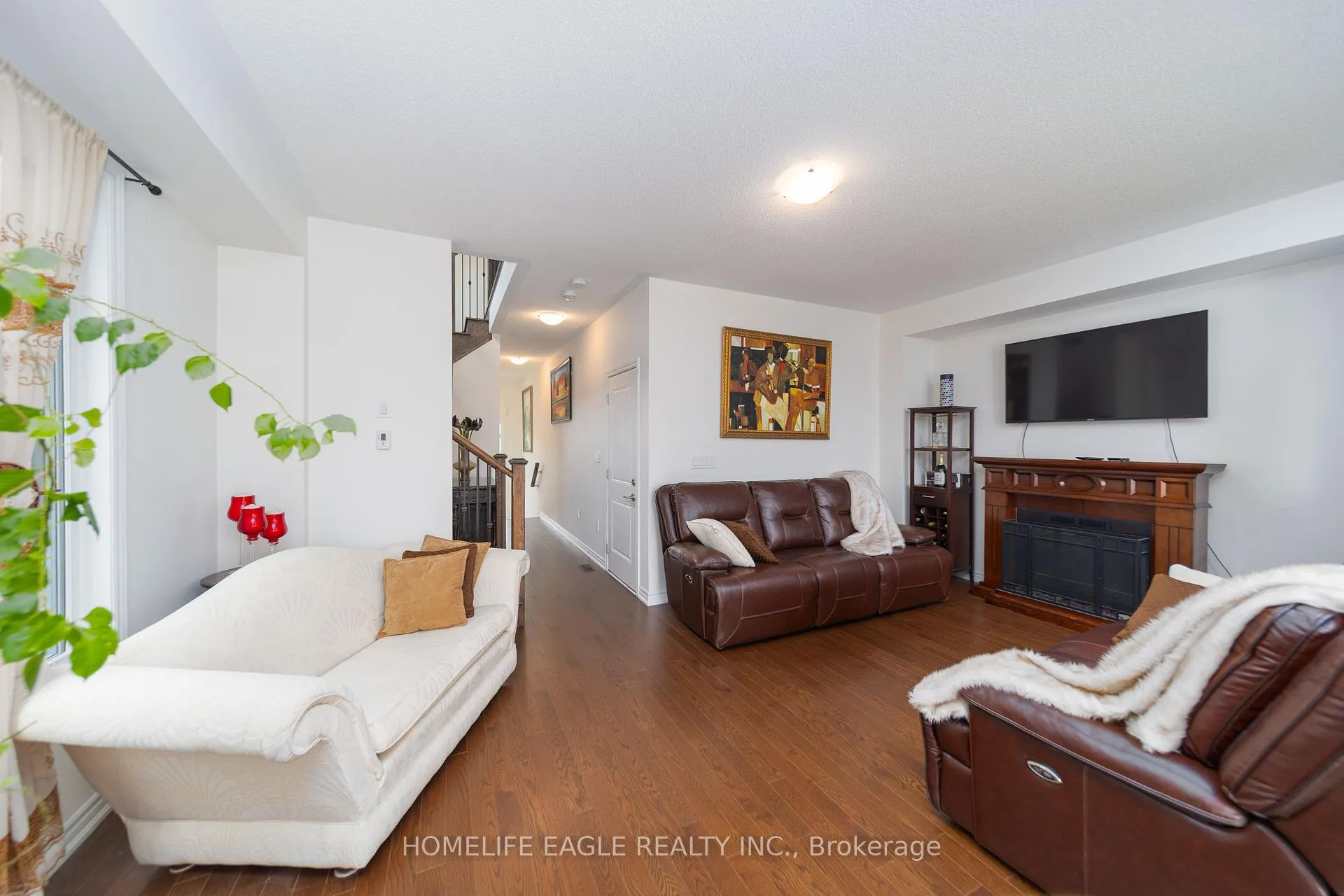 Photo 3 of 80 Phoenix Boulevard, Barrie, Rural Barrie Southeast — HOMEH