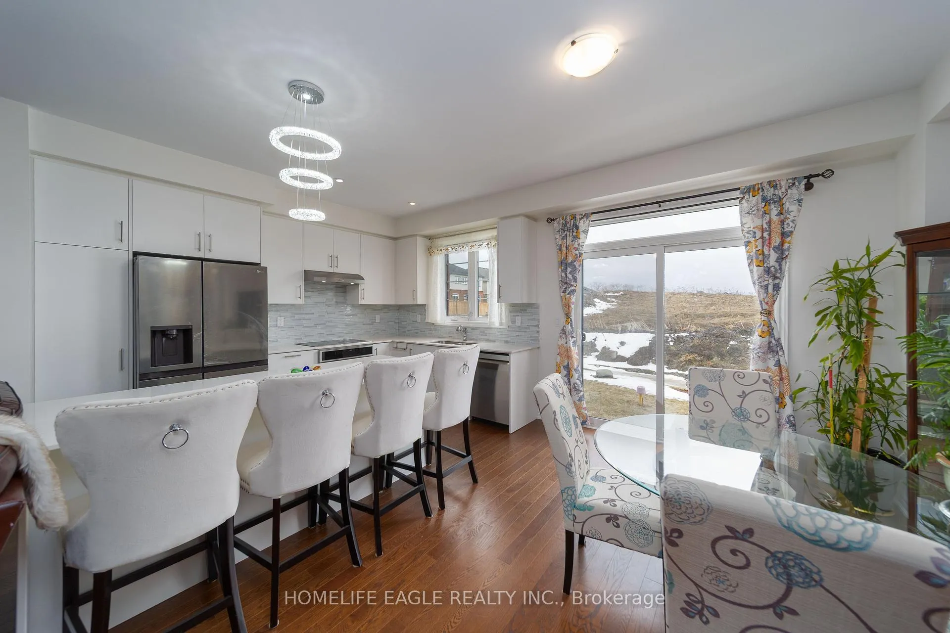 Photo 4 of 80 Phoenix Boulevard, Barrie, Rural Barrie Southeast — HOMEH