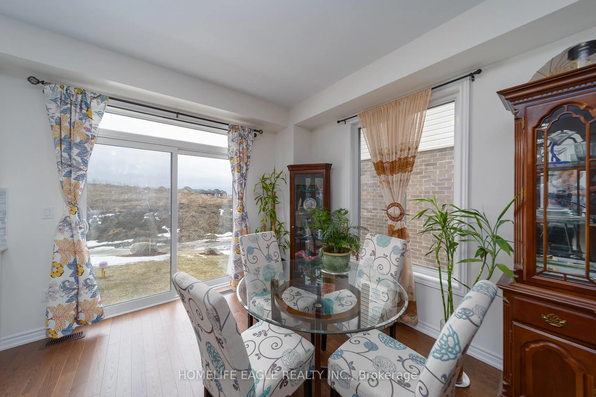 Photo 5 of 80 Phoenix Boulevard, Barrie, Rural Barrie Southeast — HOMEH