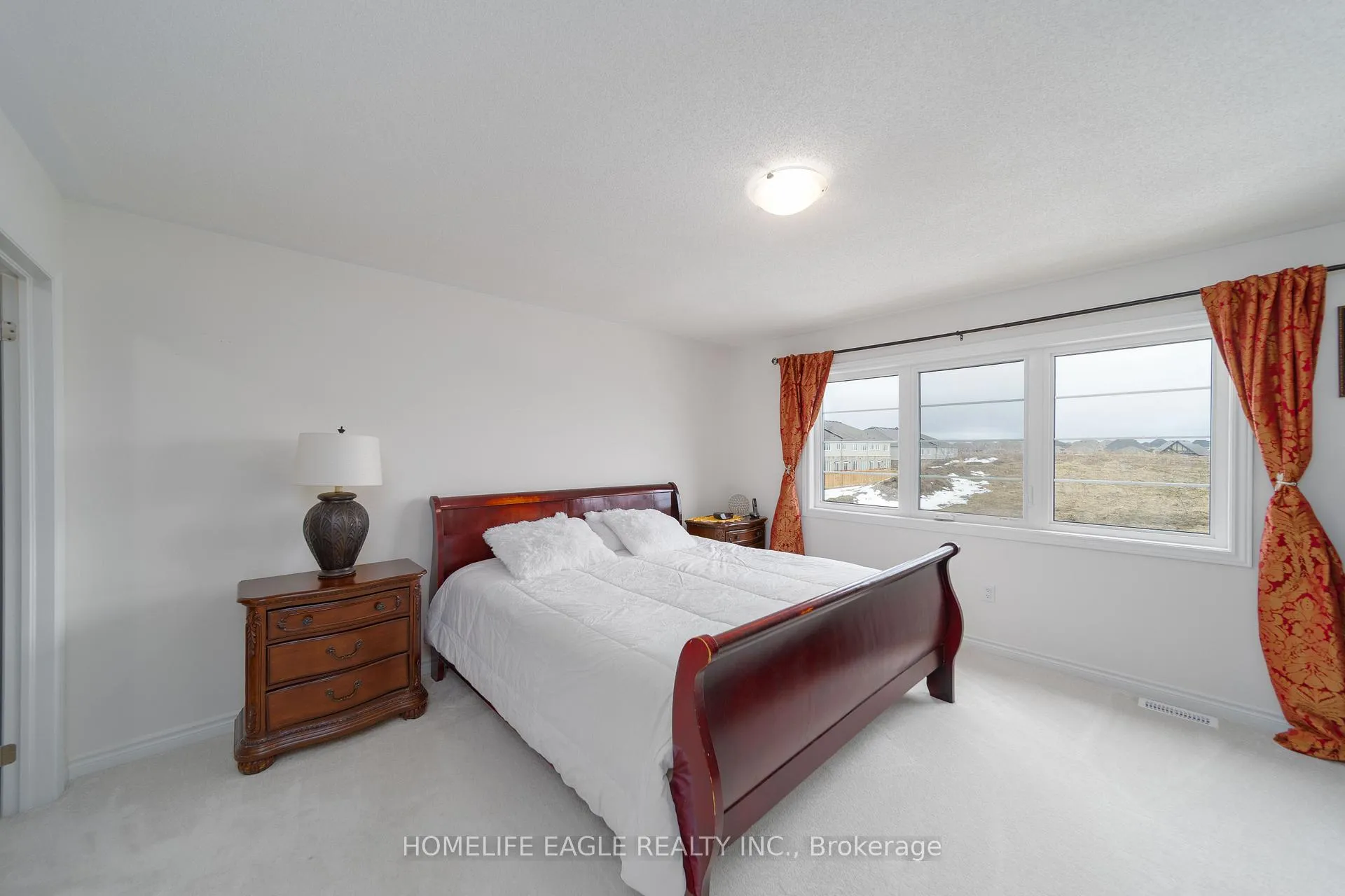 Photo 7 of 80 Phoenix Boulevard, Barrie, Rural Barrie Southeast — HOMEH
