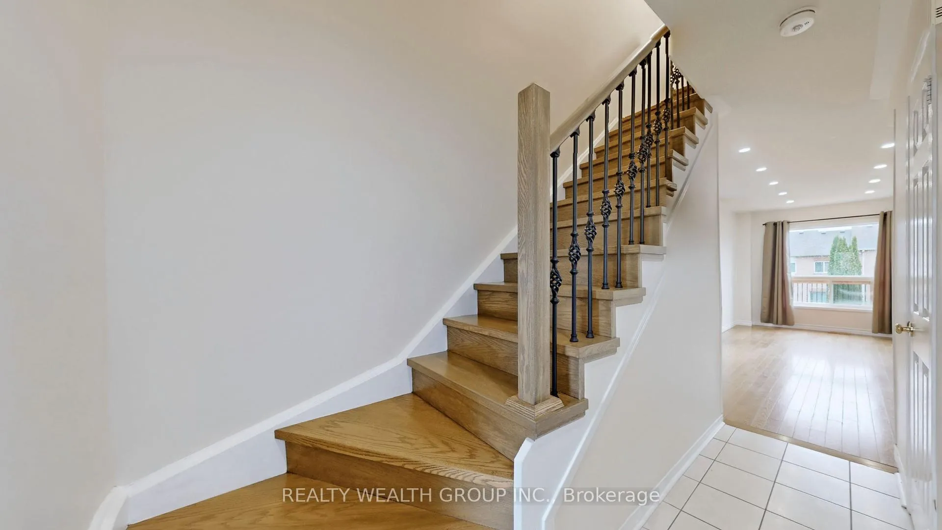 Photo 6 of Unit UPPER, 7 Gadwall Avenue, Barrie, Painswick South — HOMEH