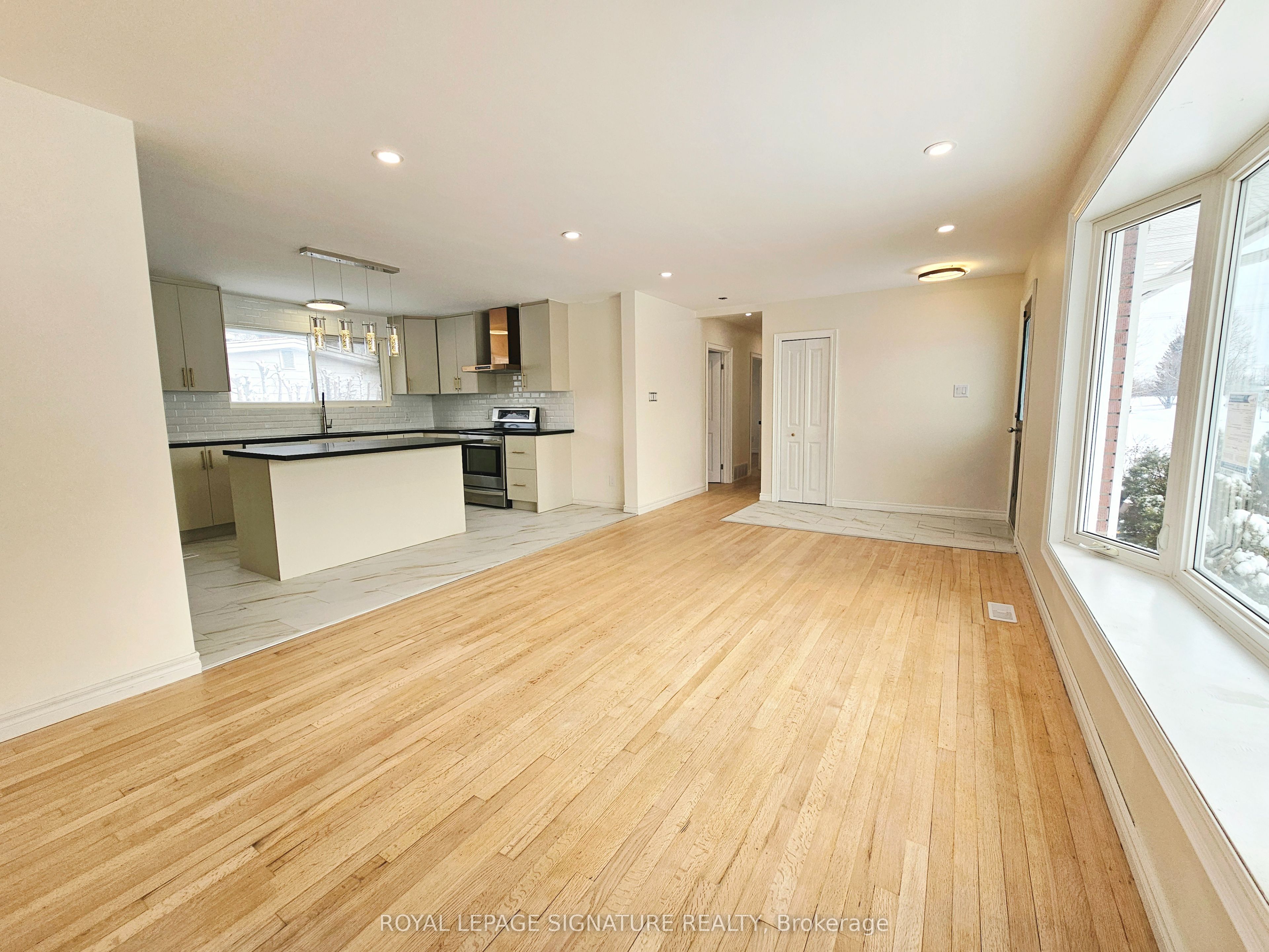Photo 5 of Unit A, 38 Sherry Lane, Ottawa, Manordale — HOMEH