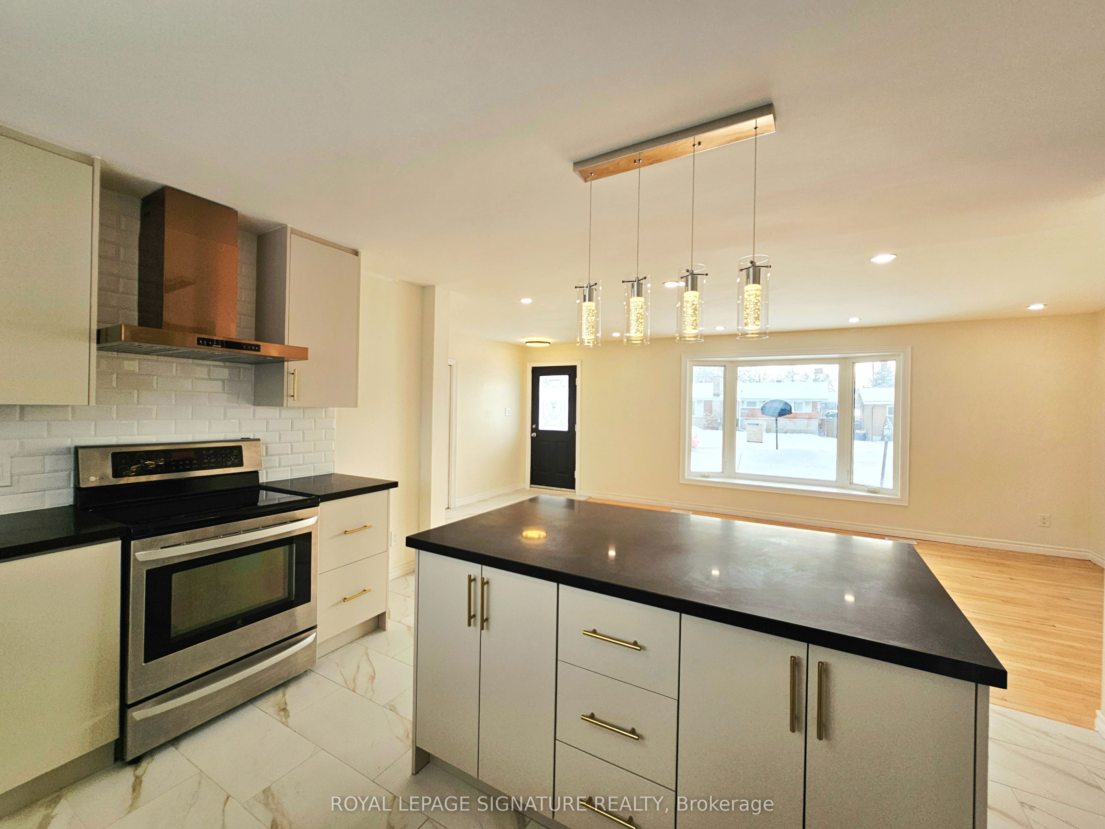 Photo 4 of Unit A, 38 Sherry Lane, Ottawa, Manordale — HOMEH