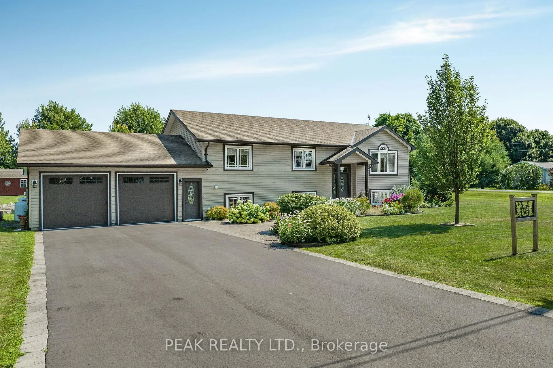 Photo 2 of 116 Prinyers Cove Crescent, Prince Edward County, North Marysburg Ward — HOMEH