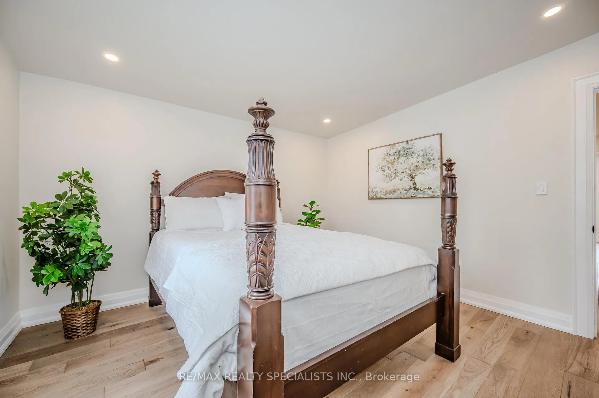 Photo 15 of 262 Withrow Avenue, Toronto, North Riverdale — HOMEH