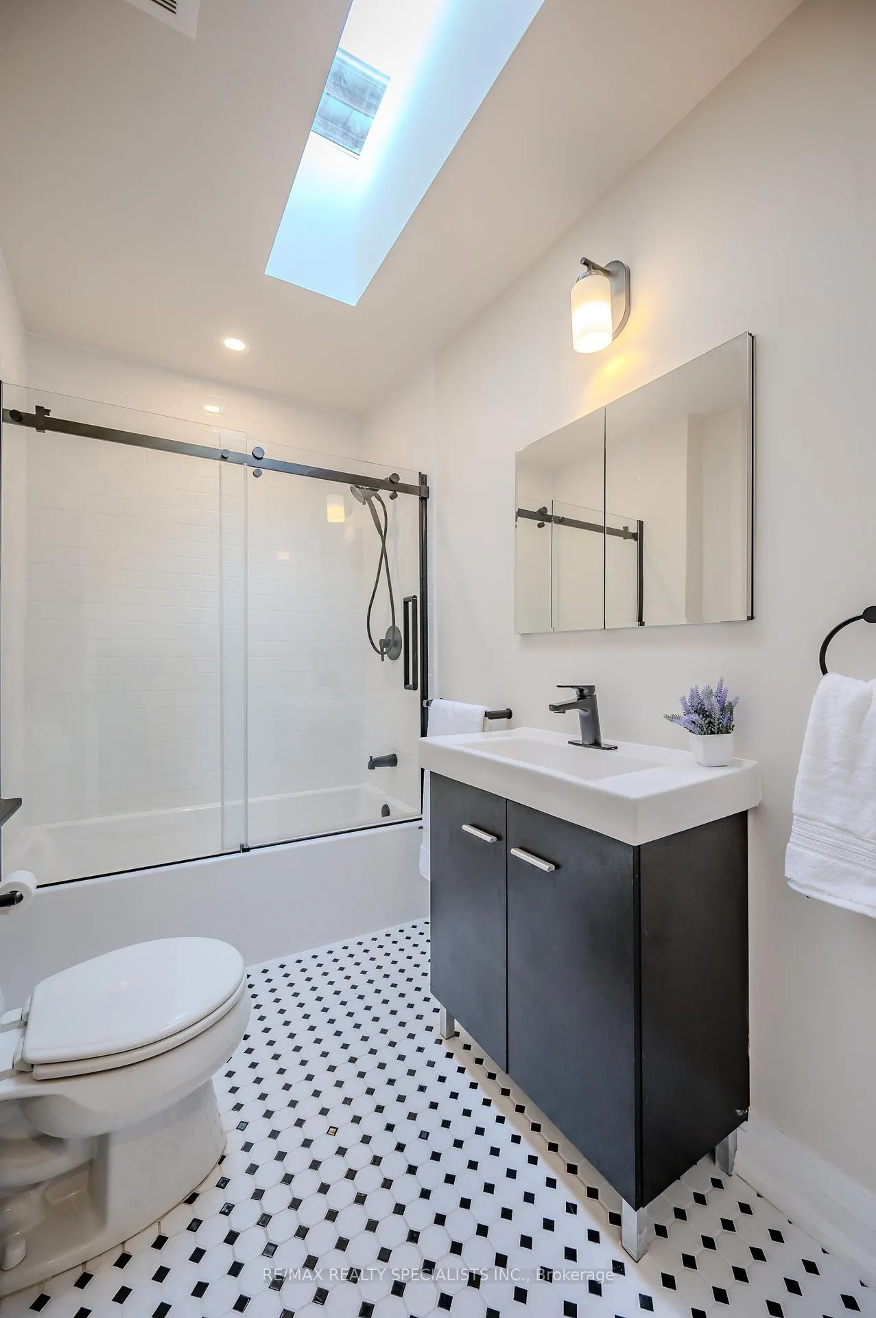Photo 22 of 262 Withrow Avenue, Toronto, North Riverdale — HOMEH
