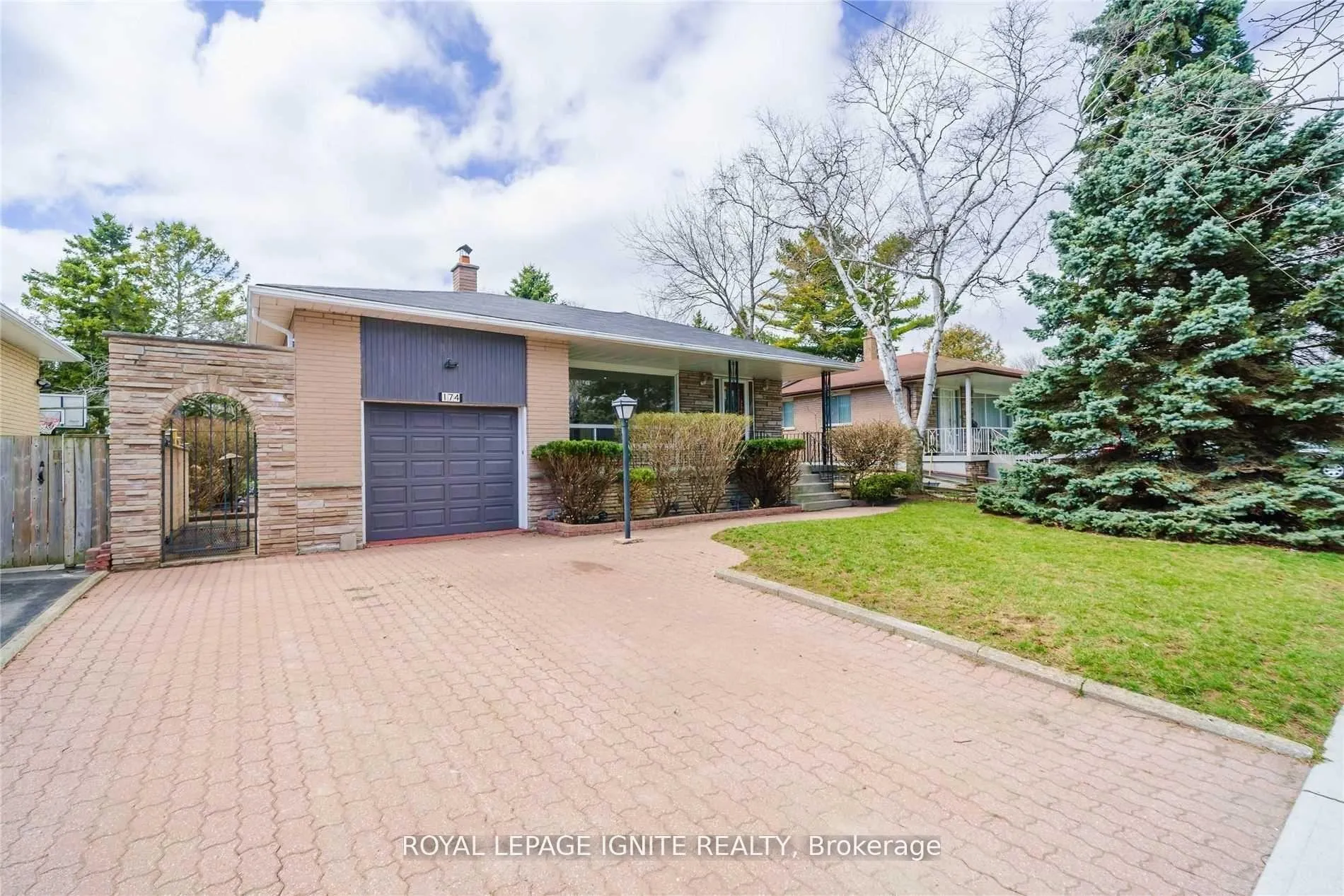 Photo 2 of 174 Darlingside Drive, Scarborough, West Hill — HOMEH