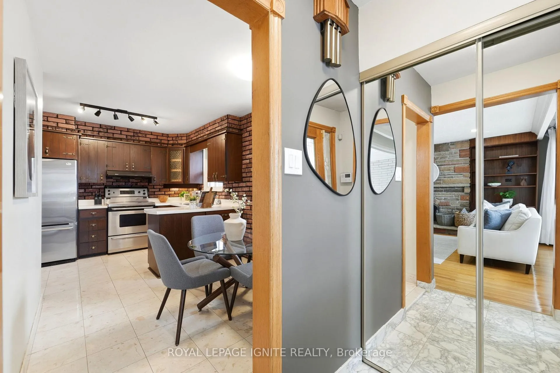 Photo 5 of 174 Darlingside Drive, Scarborough, West Hill — HOMEH