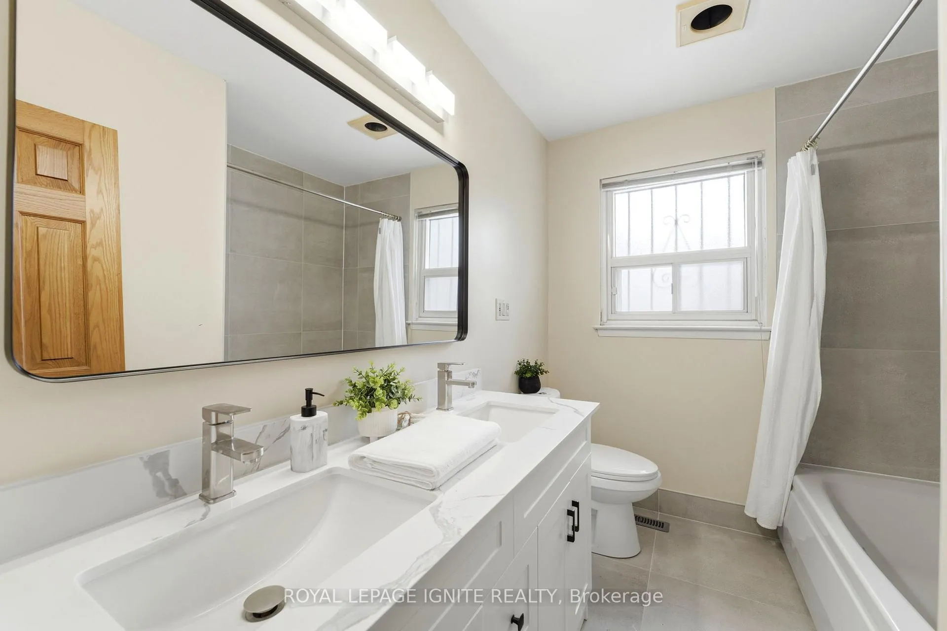 Photo 22 of 174 Darlingside Drive, Scarborough, West Hill — HOMEH