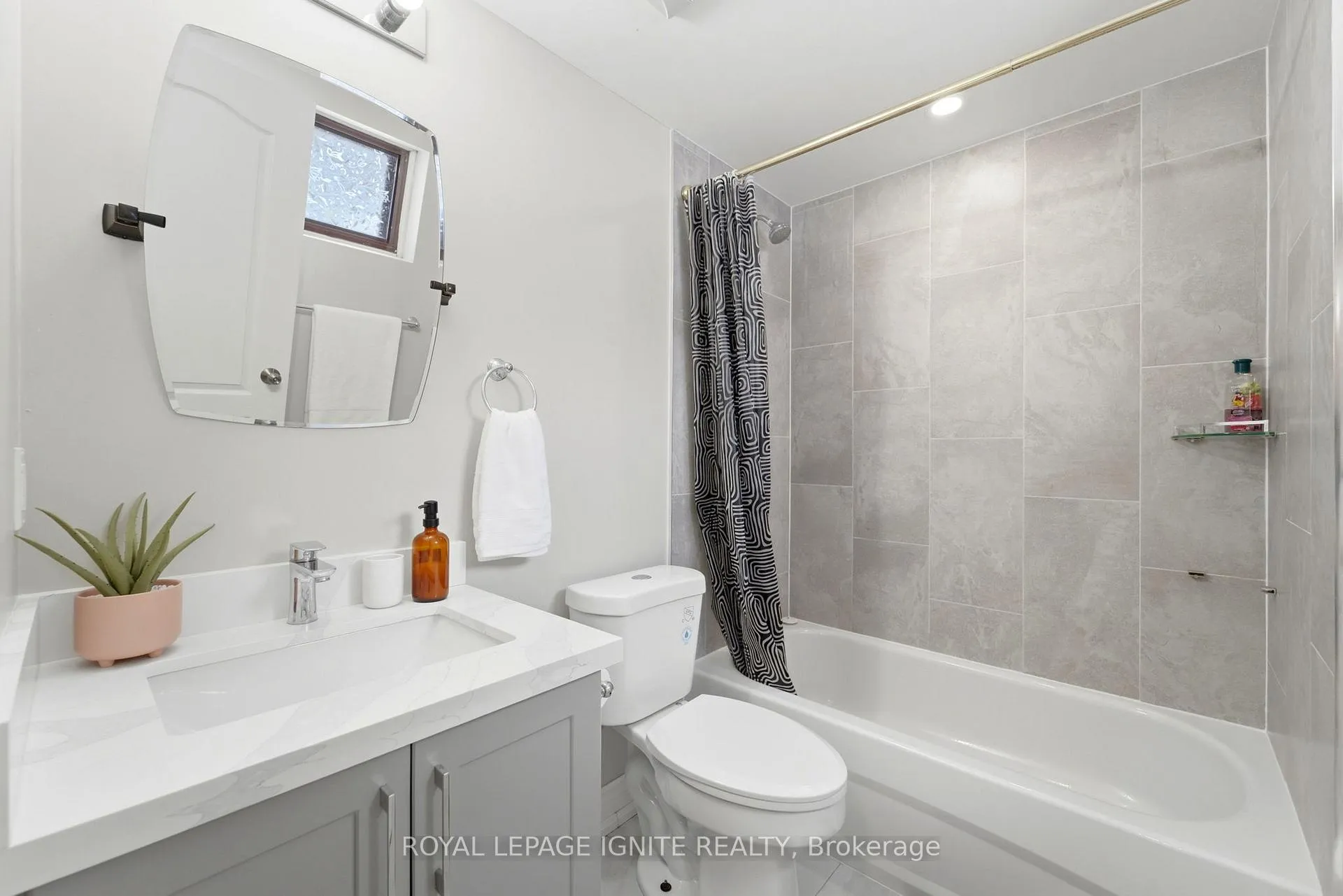 Photo 41 of 174 Darlingside Drive, Scarborough, West Hill — HOMEH