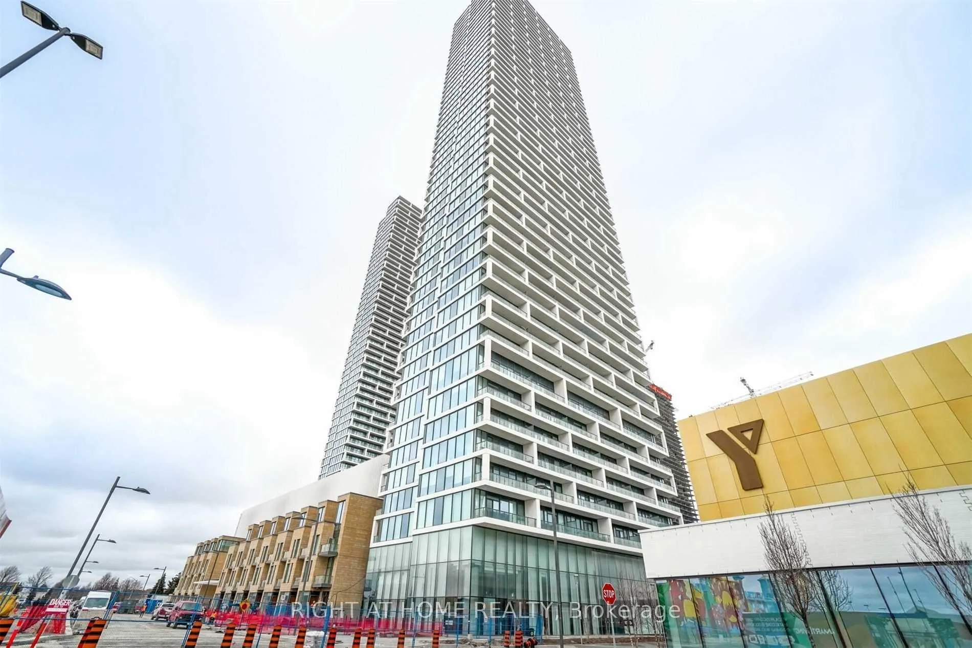 Photo 1 of Unit 2702, 5 Buttermill Avenue, Vaughan, Vaughan Corporate Centre — HOMEH