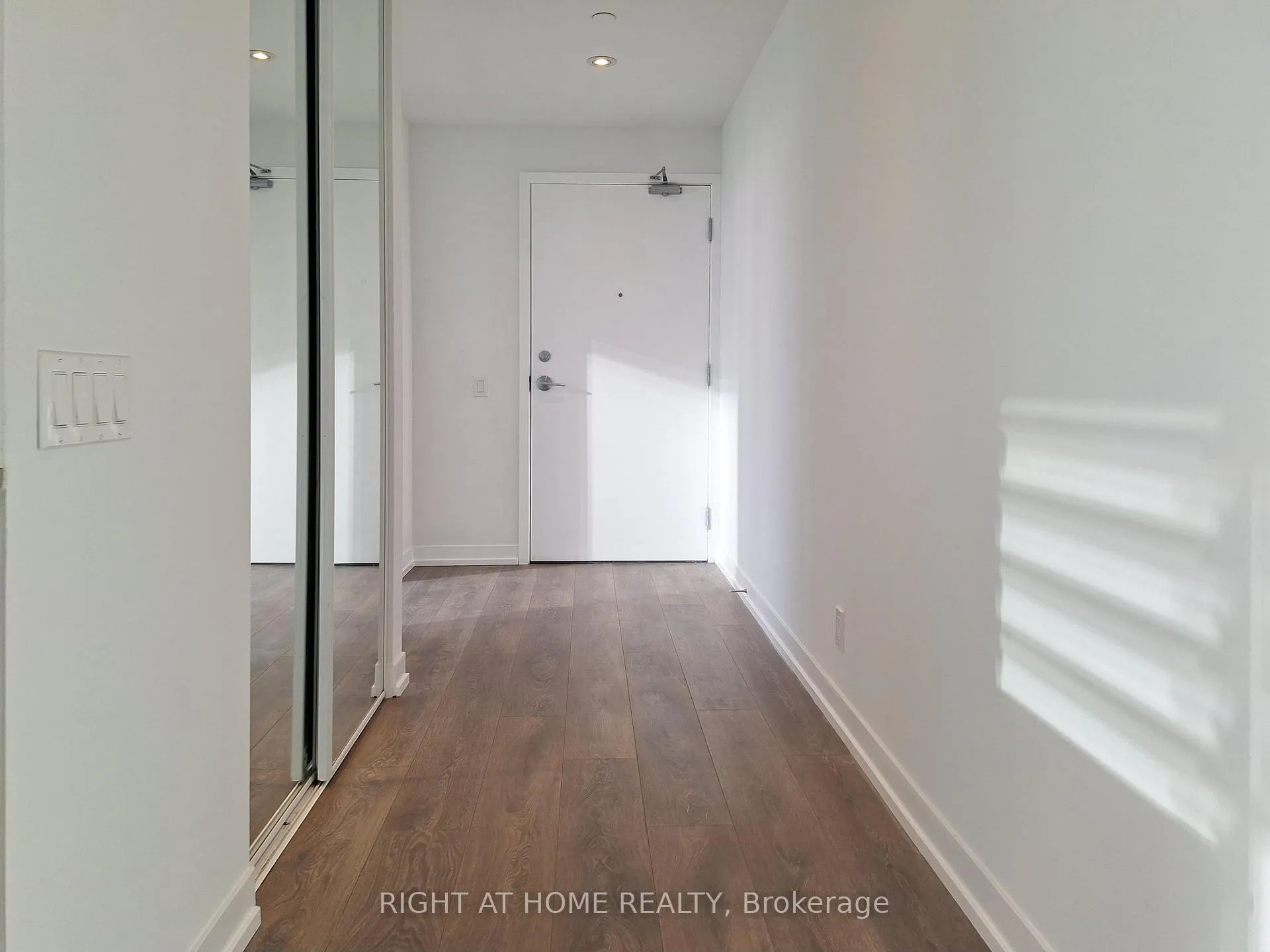 Photo 3 of Unit 2702, 5 Buttermill Avenue, Vaughan, Vaughan Corporate Centre — HOMEH