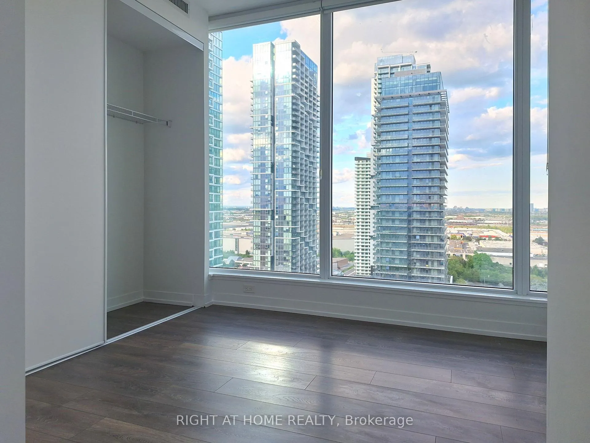 Photo 4 of Unit 2702, 5 Buttermill Avenue, Vaughan, Vaughan Corporate Centre — HOMEH