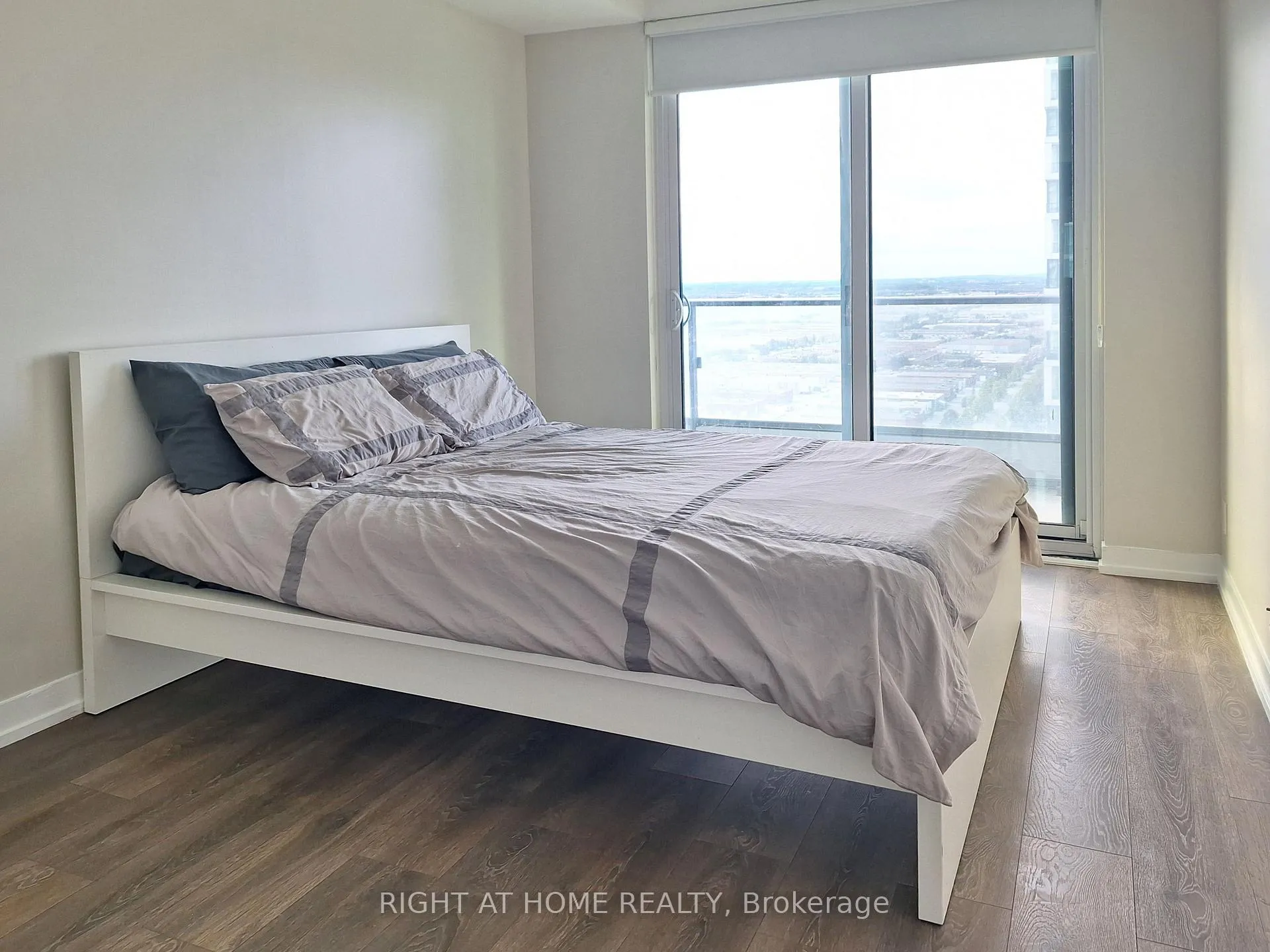 Photo 6 of Unit 2702, 5 Buttermill Avenue, Vaughan, Vaughan Corporate Centre — HOMEH
