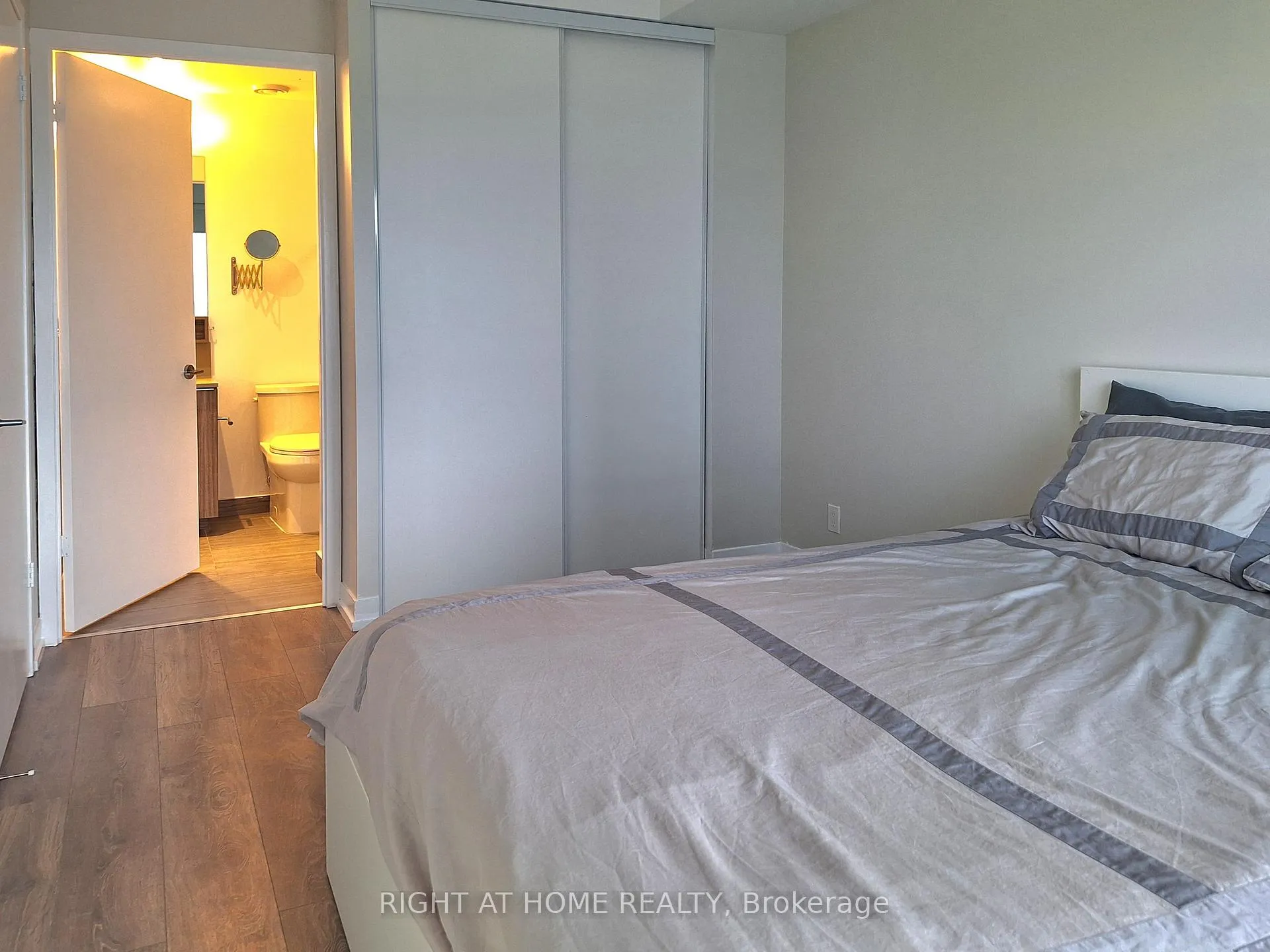 Photo 7 of Unit 2702, 5 Buttermill Avenue, Vaughan, Vaughan Corporate Centre — HOMEH