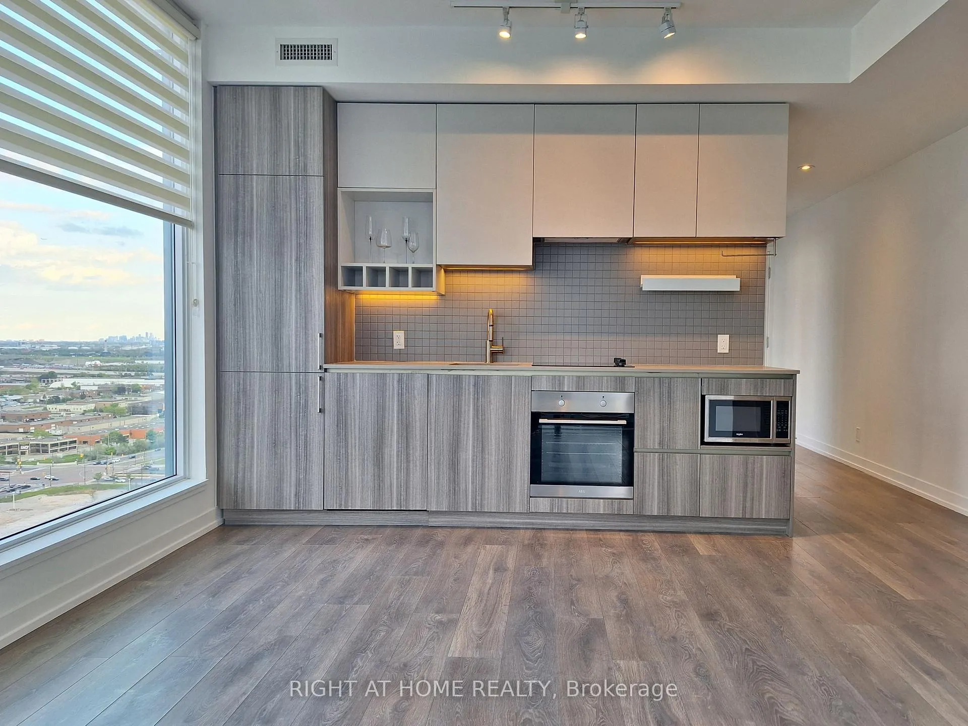 Photo 8 of Unit 2702, 5 Buttermill Avenue, Vaughan, Vaughan Corporate Centre — HOMEH