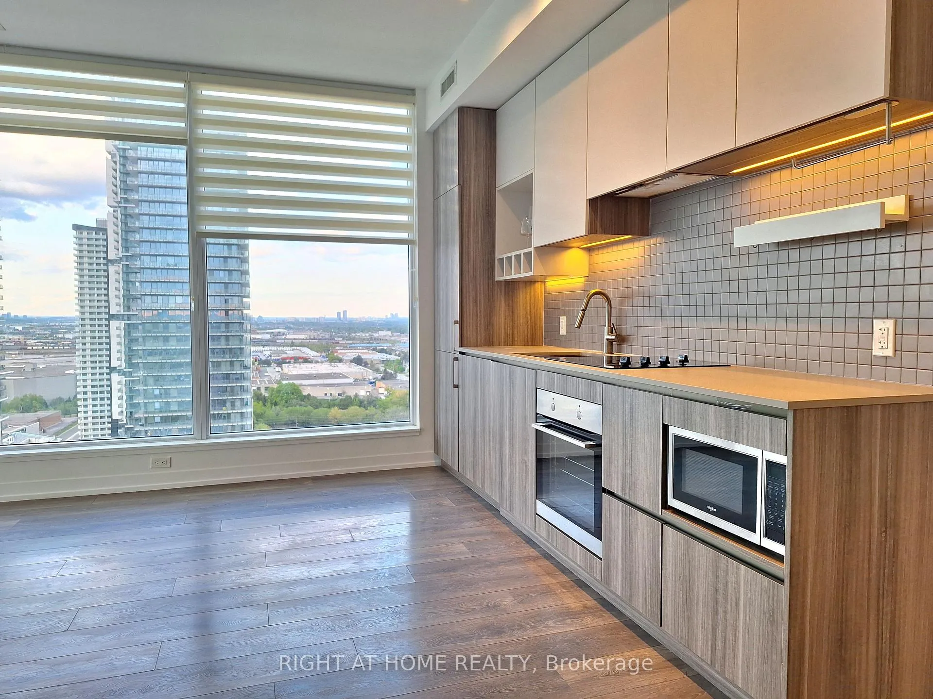 Photo 10 of Unit 2702, 5 Buttermill Avenue, Vaughan, Vaughan Corporate Centre — HOMEH