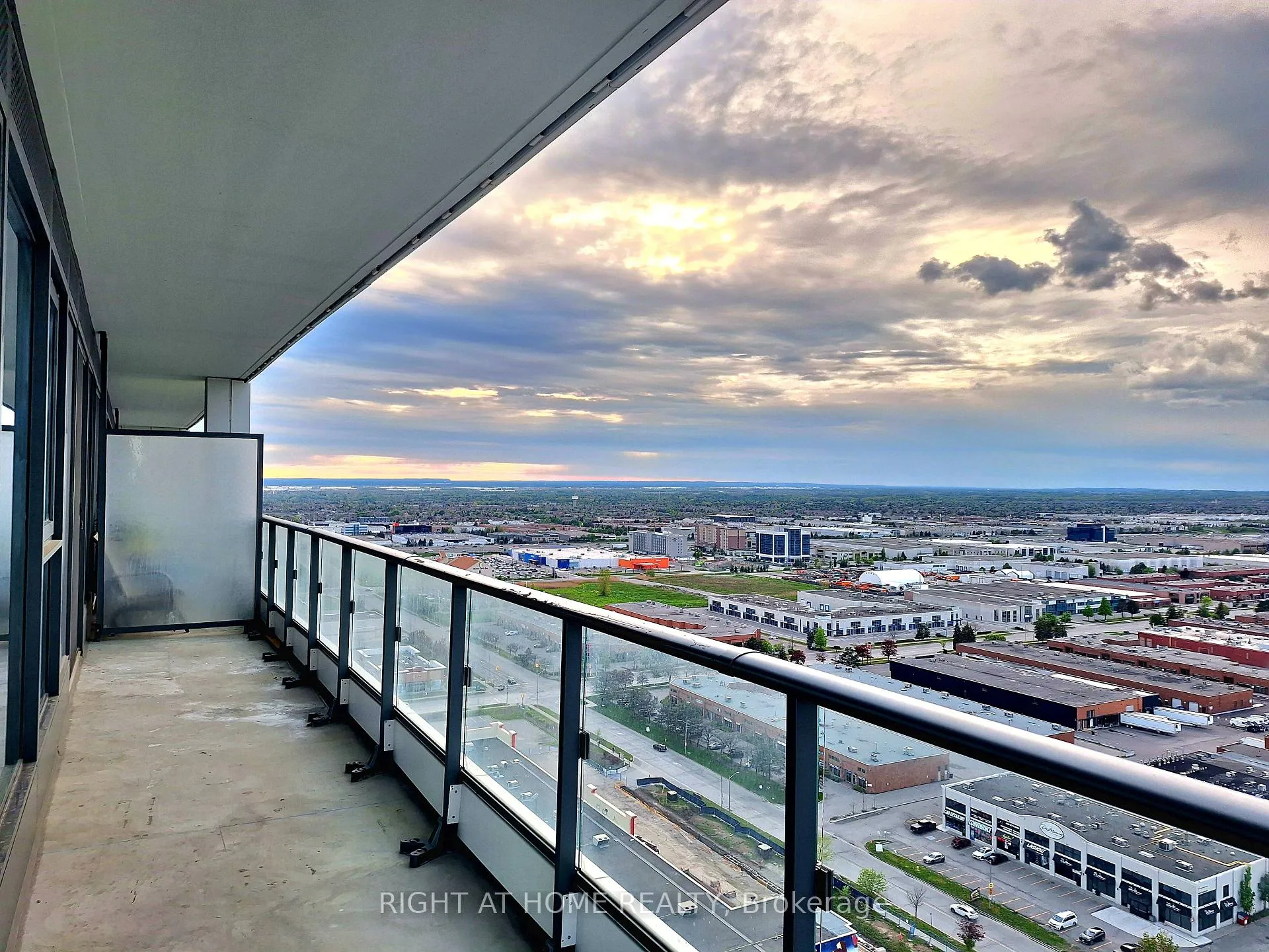 Photo 11 of Unit 2702, 5 Buttermill Avenue, Vaughan, Vaughan Corporate Centre — HOMEH
