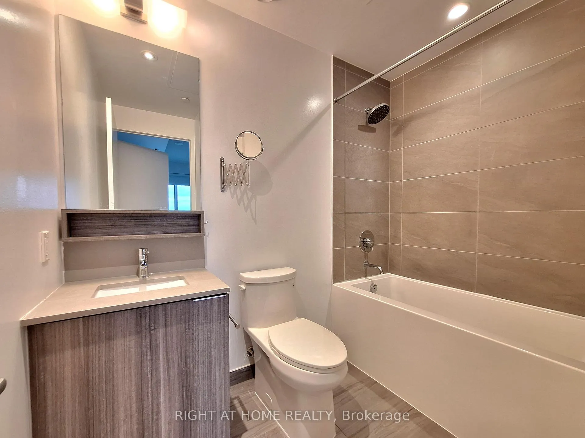 Photo 12 of Unit 2702, 5 Buttermill Avenue, Vaughan, Vaughan Corporate Centre — HOMEH