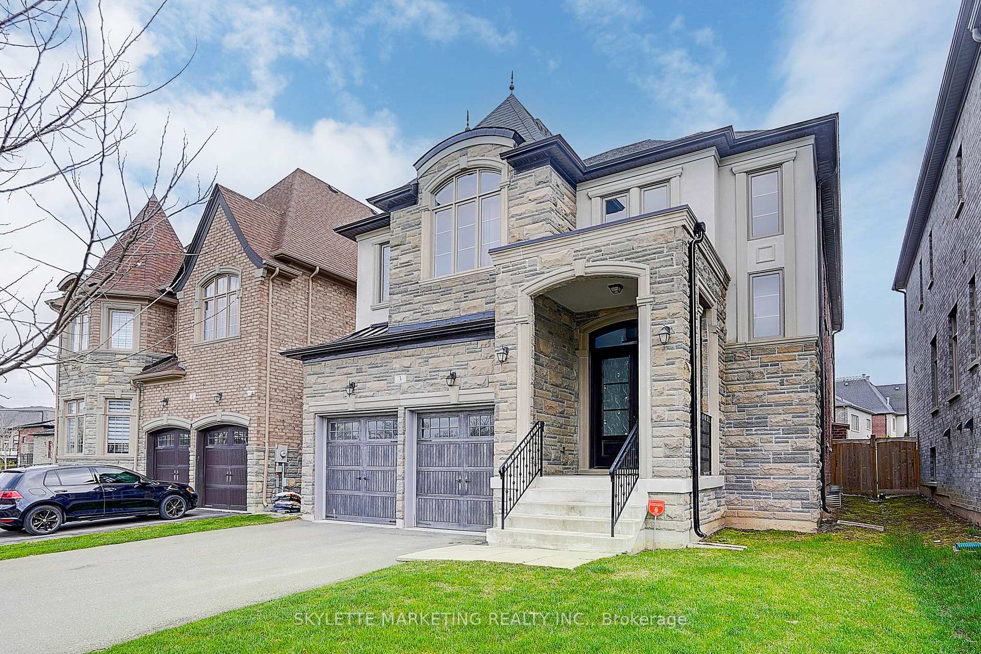 Photo 2 of 3 Lavender Valley Drive, King, King City — HOMEH