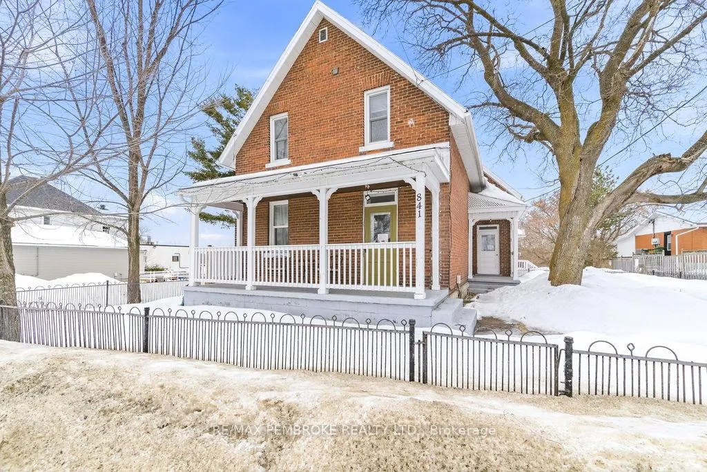 Front of 841 Pembroke Street W