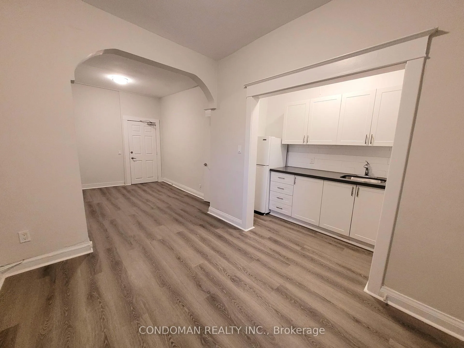 Photo 4 of Unit 2, 133 John Street S, Hamilton, Corktown — HOMEH