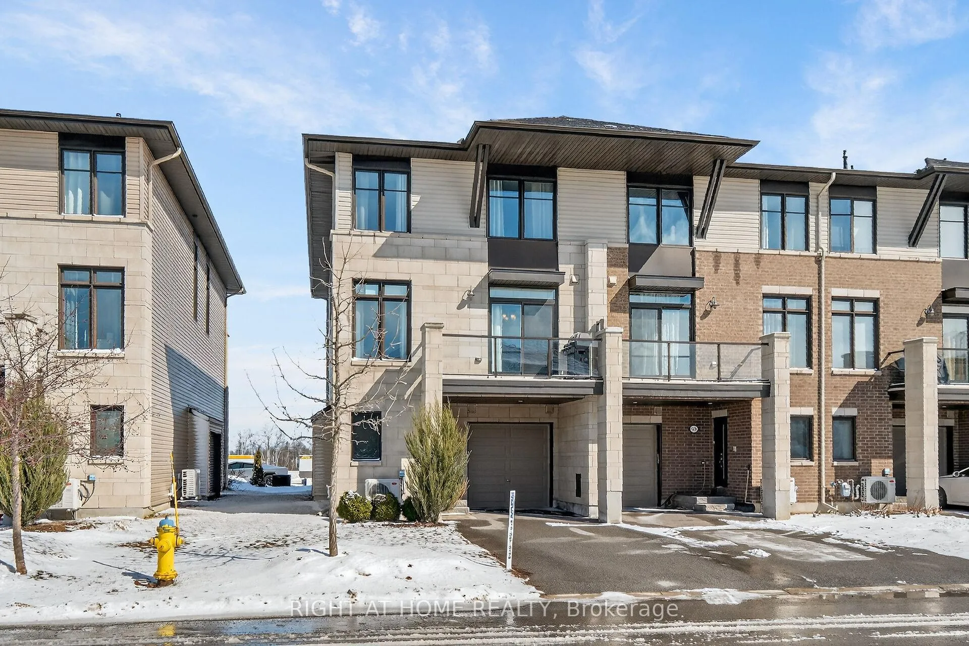 Photo 1 of 570 Labrador Crescent, Ottawa, Blossom Park/Kemp Park/Findlay Creek — HOMEH