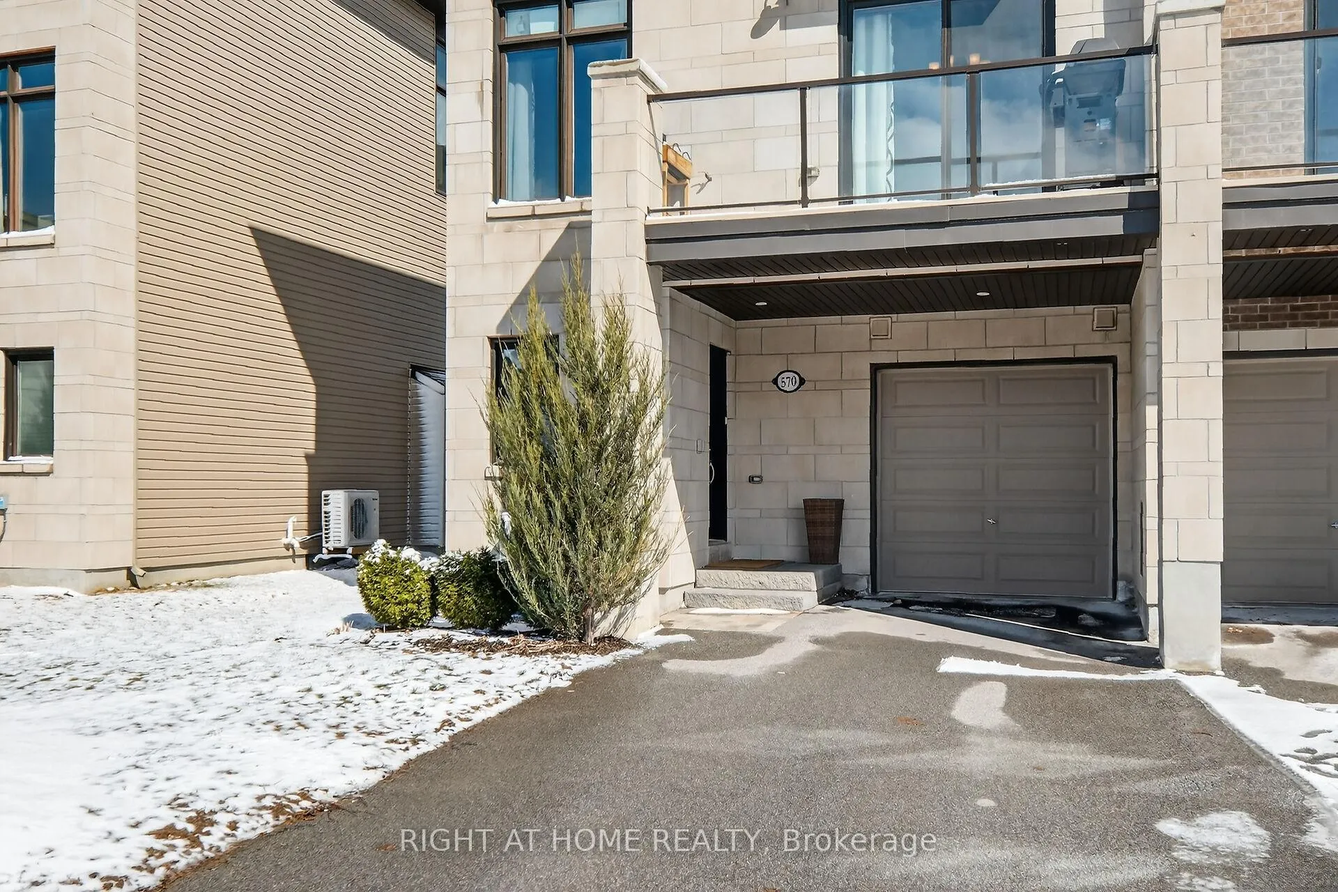 Photo 2 of 570 Labrador Crescent, Ottawa, Blossom Park/Kemp Park/Findlay Creek — HOMEH