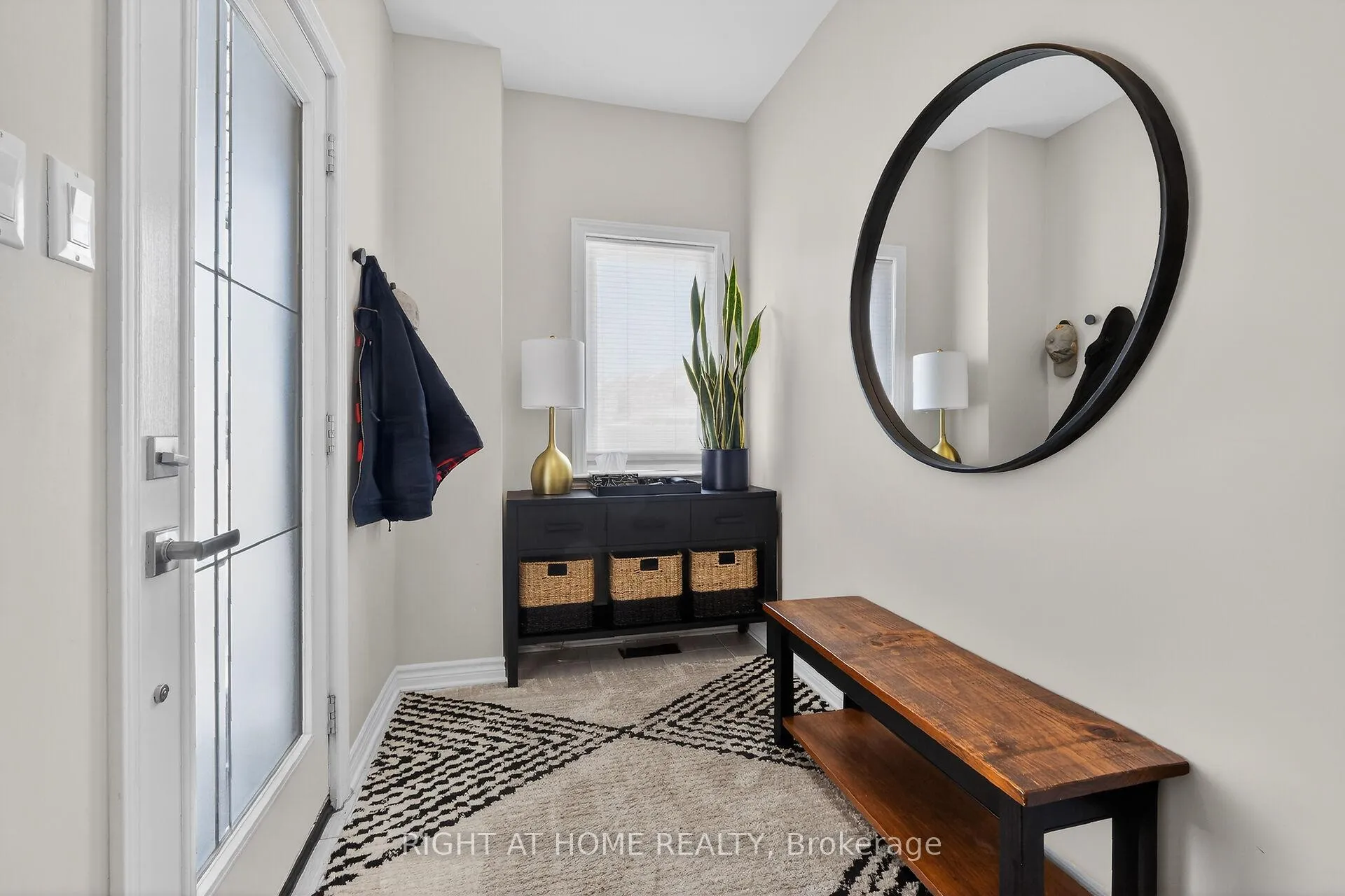 Photo 3 of 570 Labrador Crescent, Ottawa, Blossom Park/Kemp Park/Findlay Creek — HOMEH