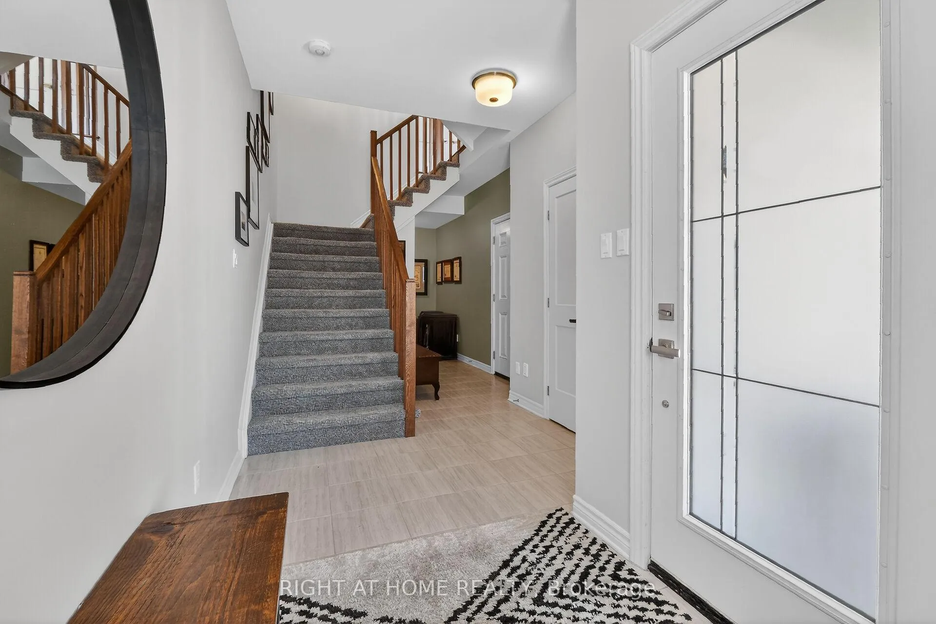 Photo 4 of 570 Labrador Crescent, Ottawa, Blossom Park/Kemp Park/Findlay Creek — HOMEH
