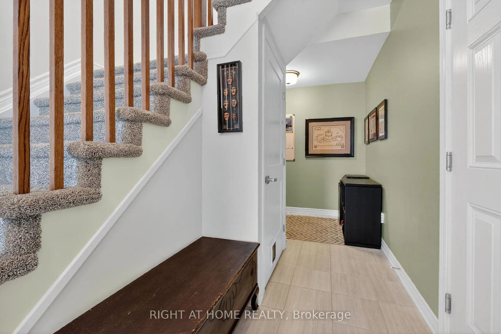 Photo 5 of 570 Labrador Crescent, Ottawa, Blossom Park/Kemp Park/Findlay Creek — HOMEH