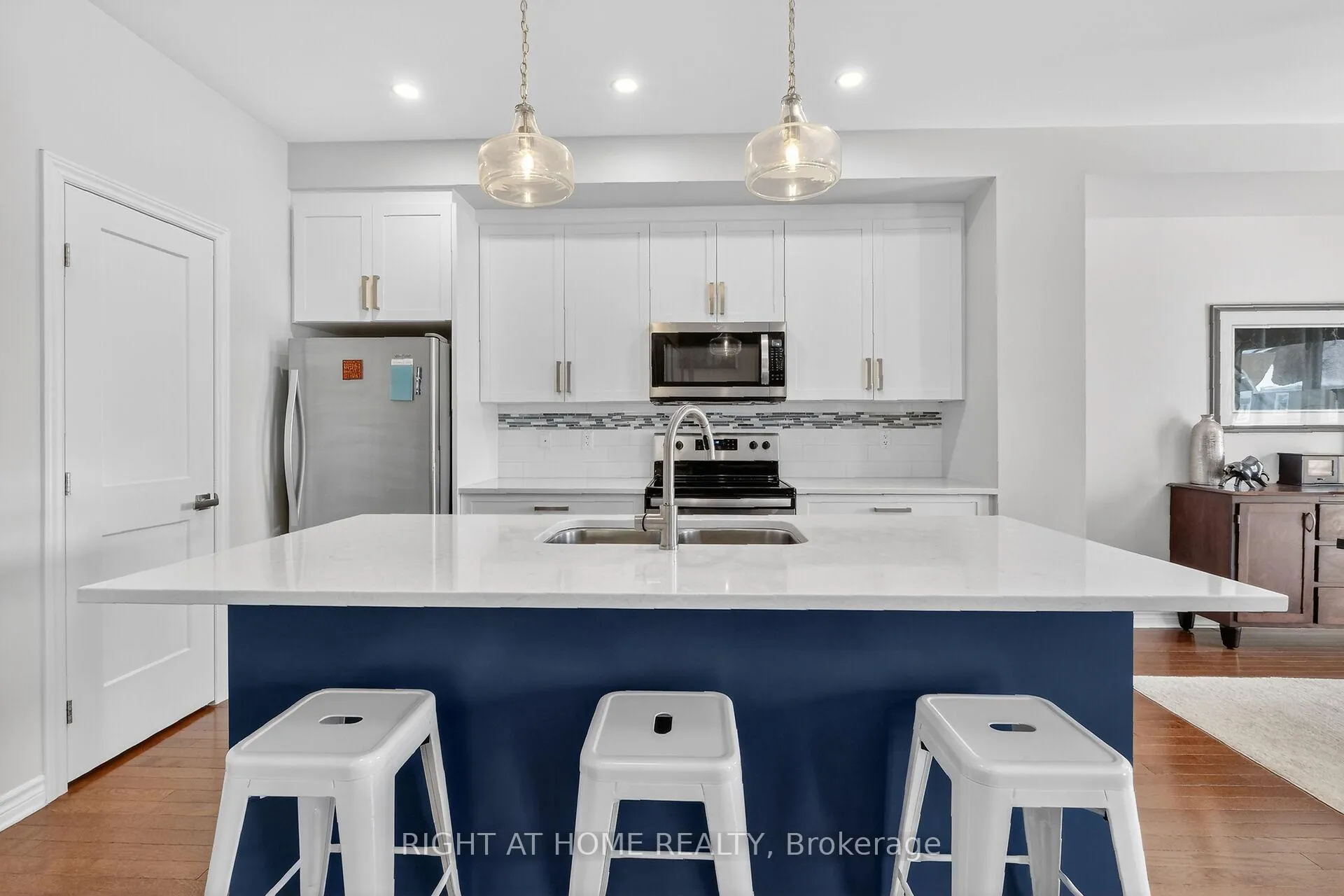 Photo 9 of 570 Labrador Crescent, Ottawa, Blossom Park/Kemp Park/Findlay Creek — HOMEH