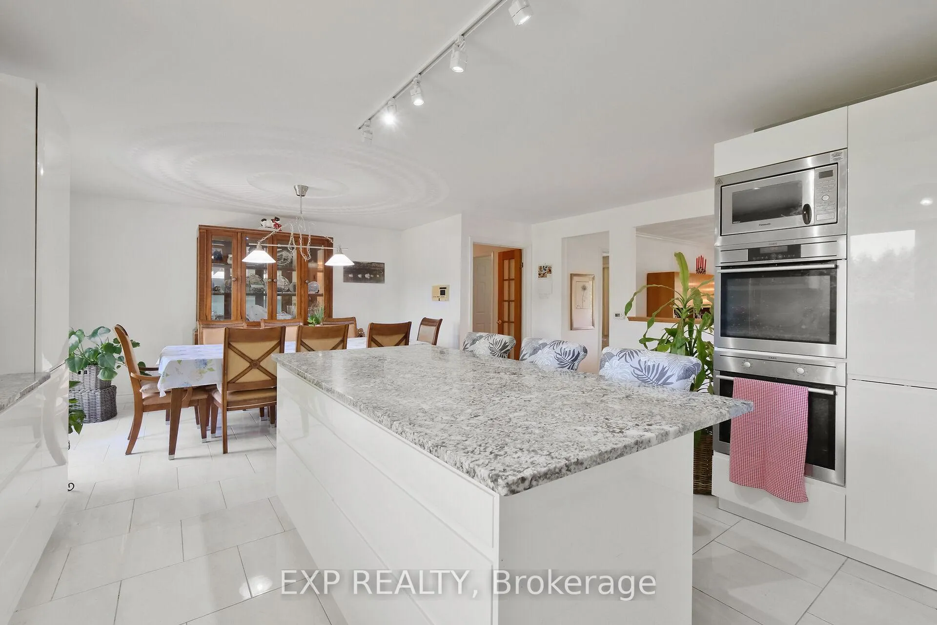 Photo 13 of 2673 Yorks Corners Road, Ottawa, Osgoode Twp (East) (Incl Kenmore) — HOMEH