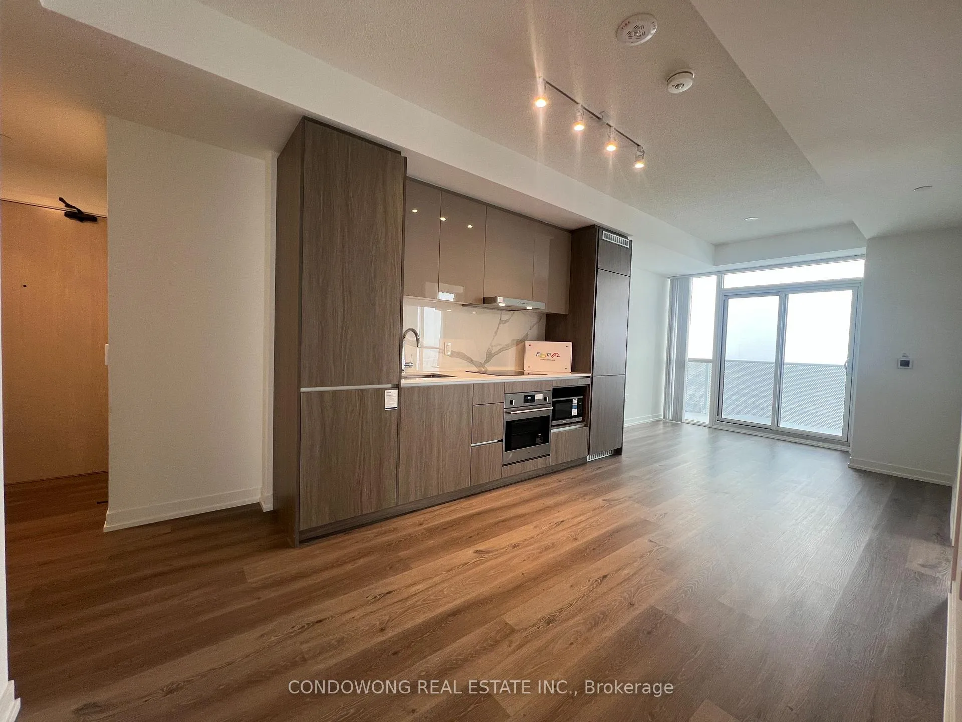 Photo 1 of Unit 3712, 28 Interchange Way, Vaughan, Vaughan Corporate Centre — HOMEH