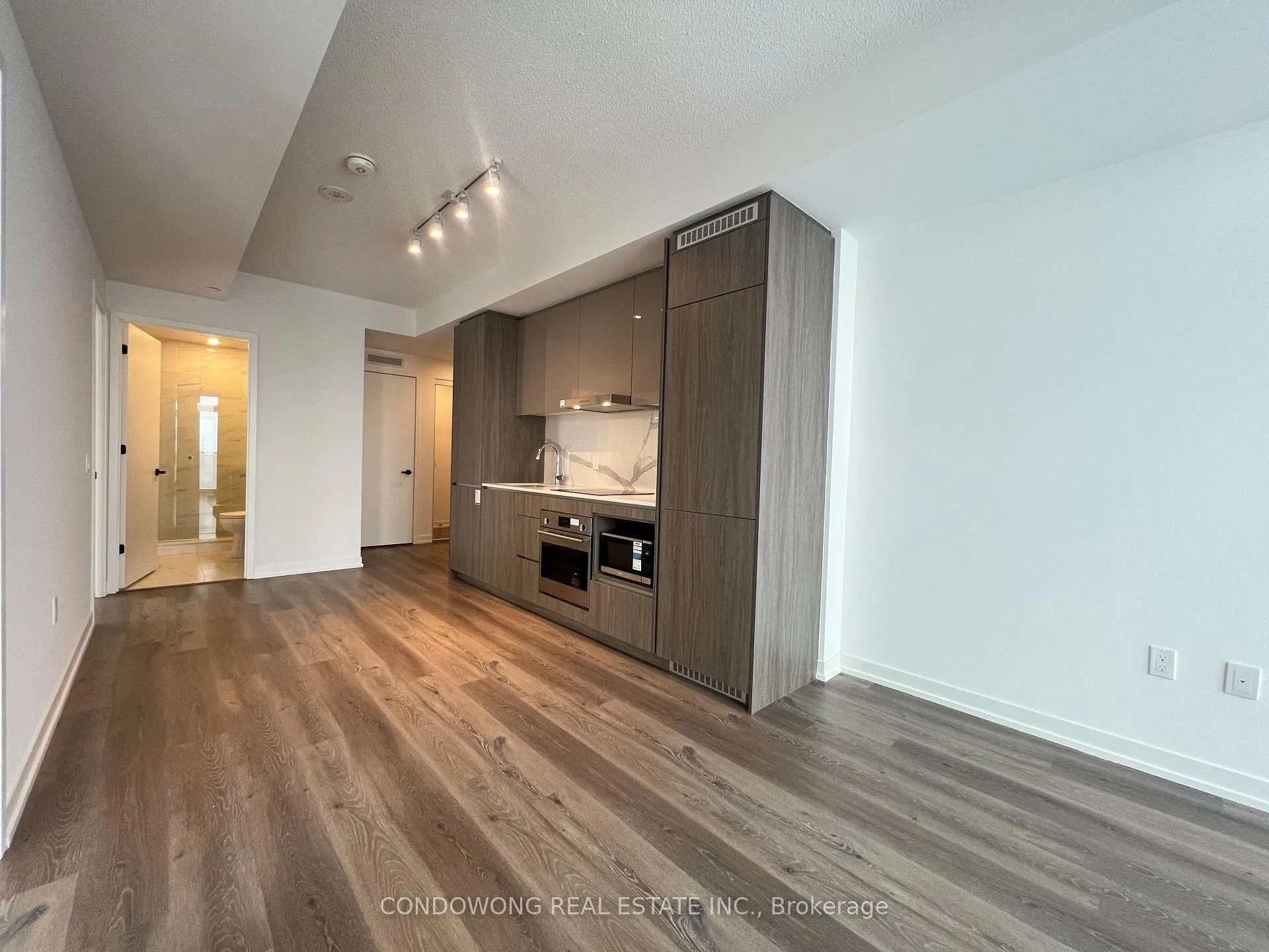 Photo 2 of Unit 3712, 28 Interchange Way, Vaughan, Vaughan Corporate Centre — HOMEH