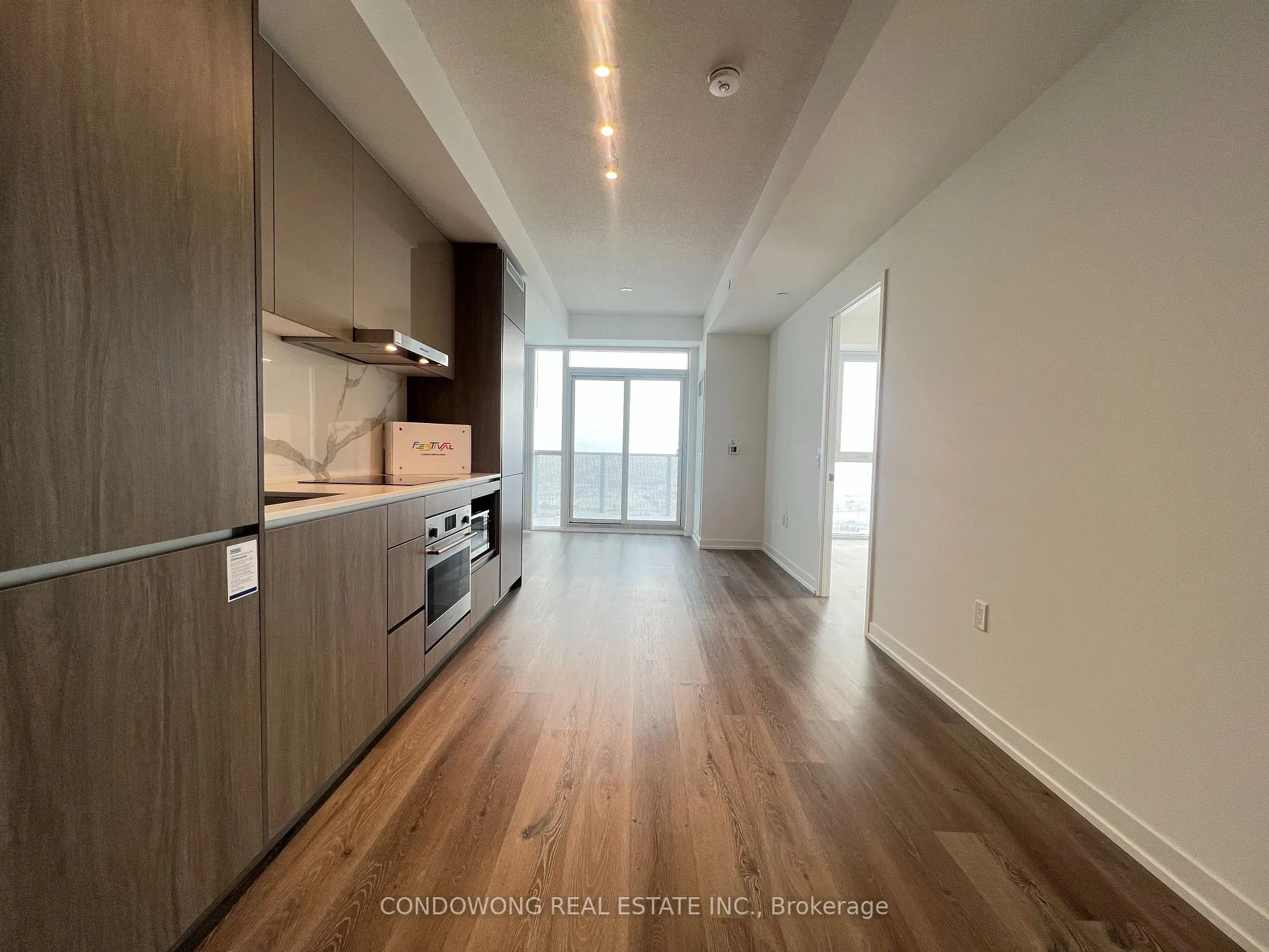 Photo 3 of Unit 3712, 28 Interchange Way, Vaughan, Vaughan Corporate Centre — HOMEH