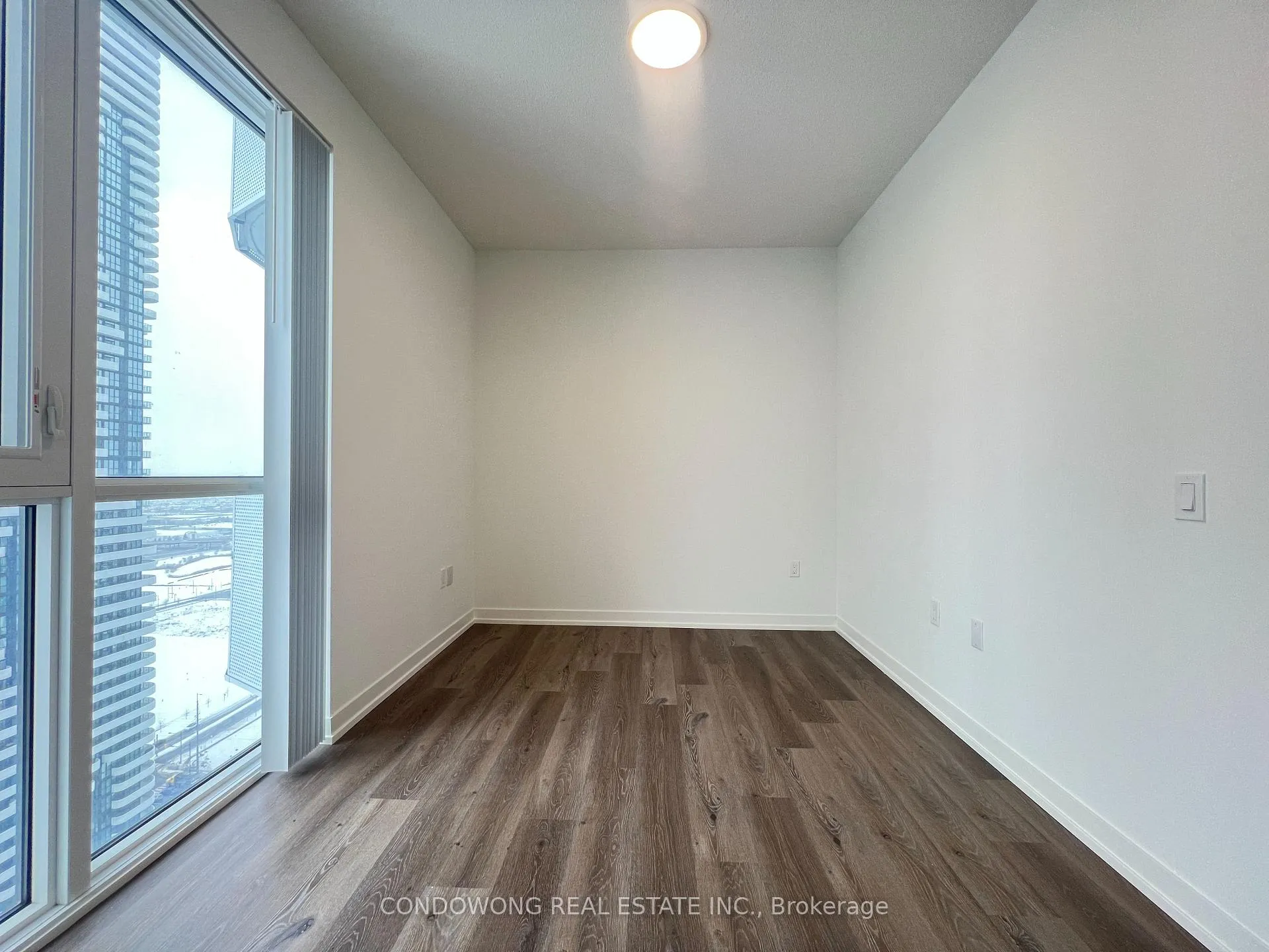 Photo 5 of Unit 3712, 28 Interchange Way, Vaughan, Vaughan Corporate Centre — HOMEH