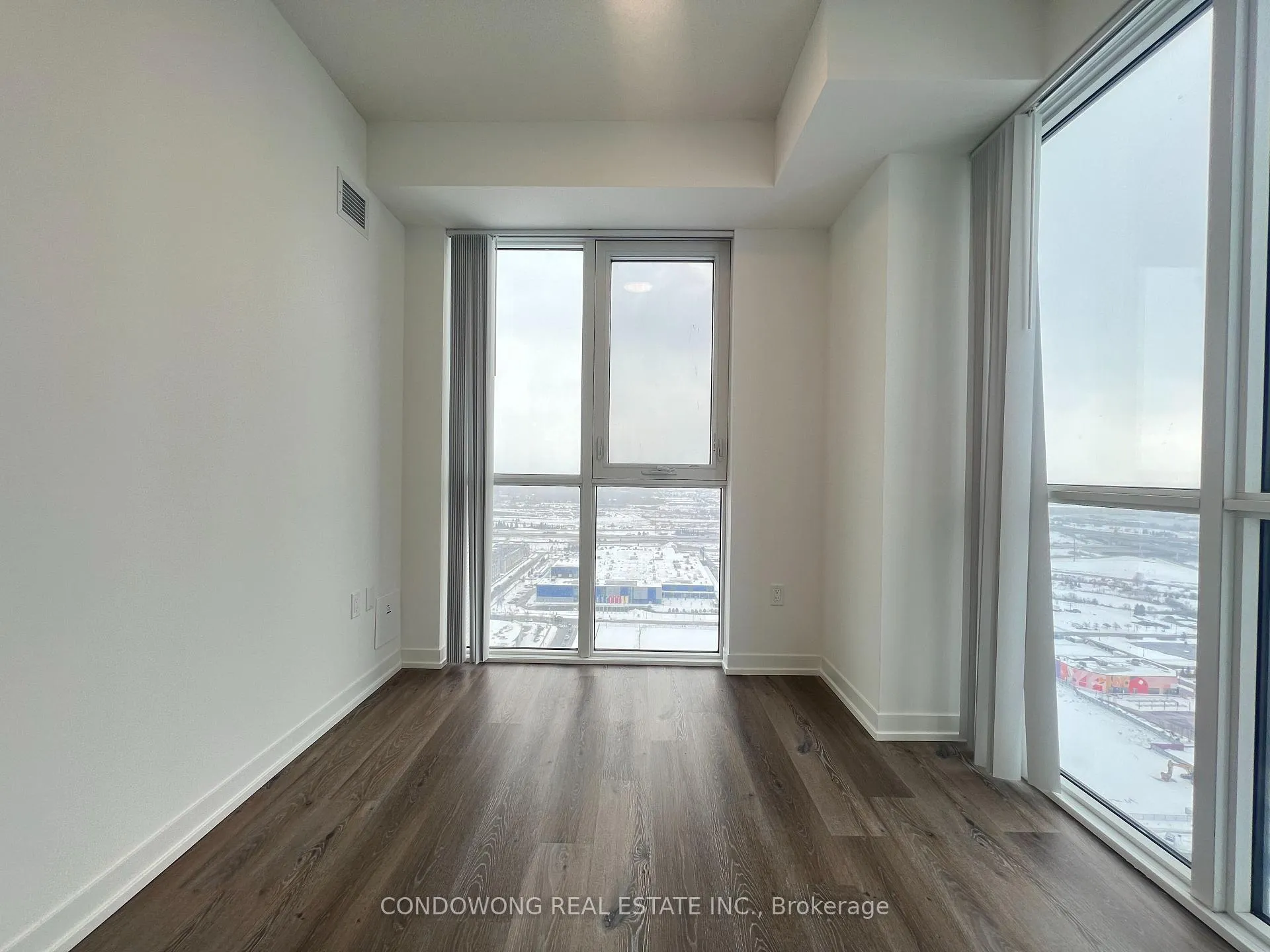 Photo 8 of Unit 3712, 28 Interchange Way, Vaughan, Vaughan Corporate Centre — HOMEH