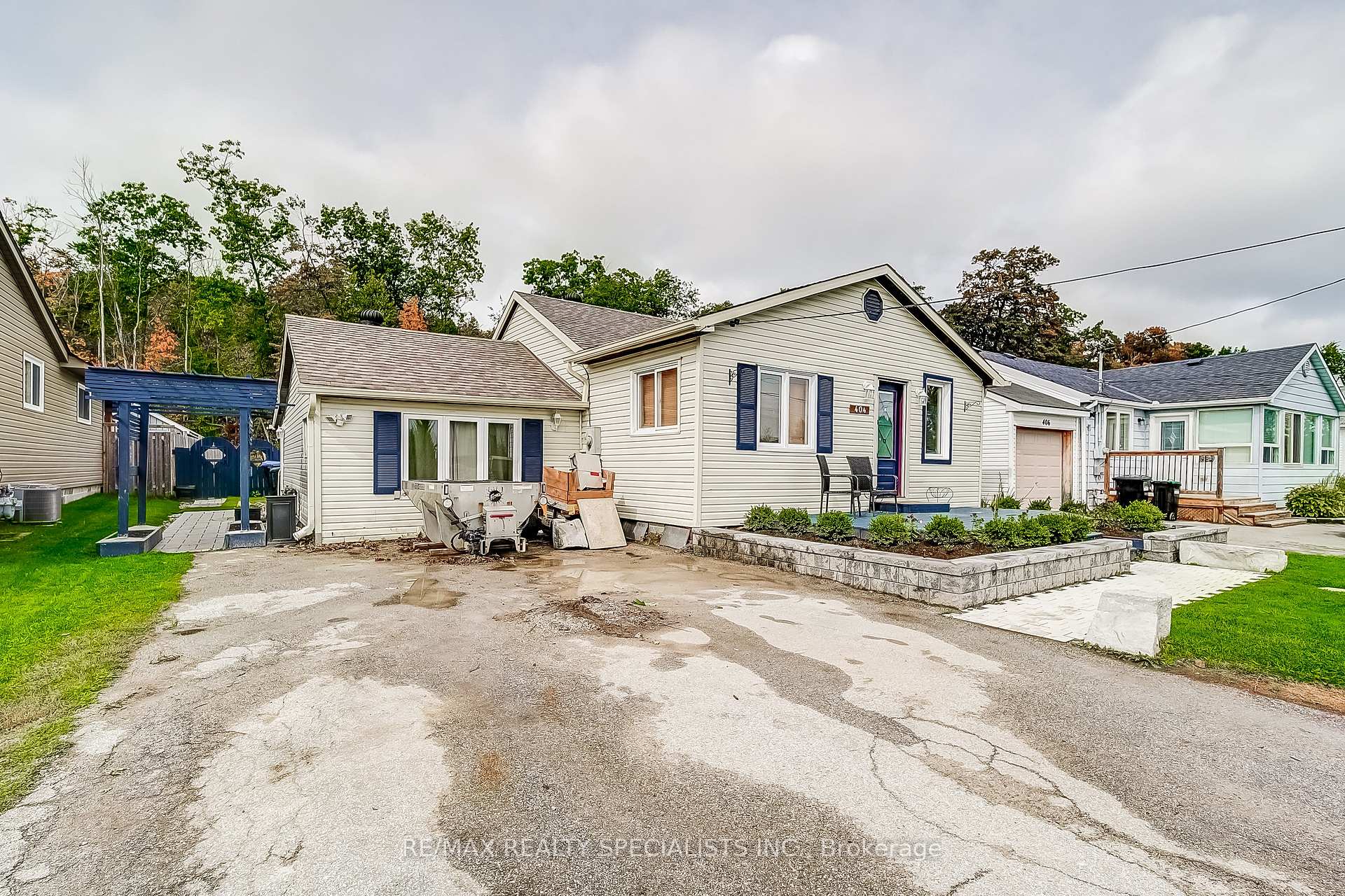 Photo 3 of 404 Limerick Street, Innisfil, Rural Innisfil — HOMEH
