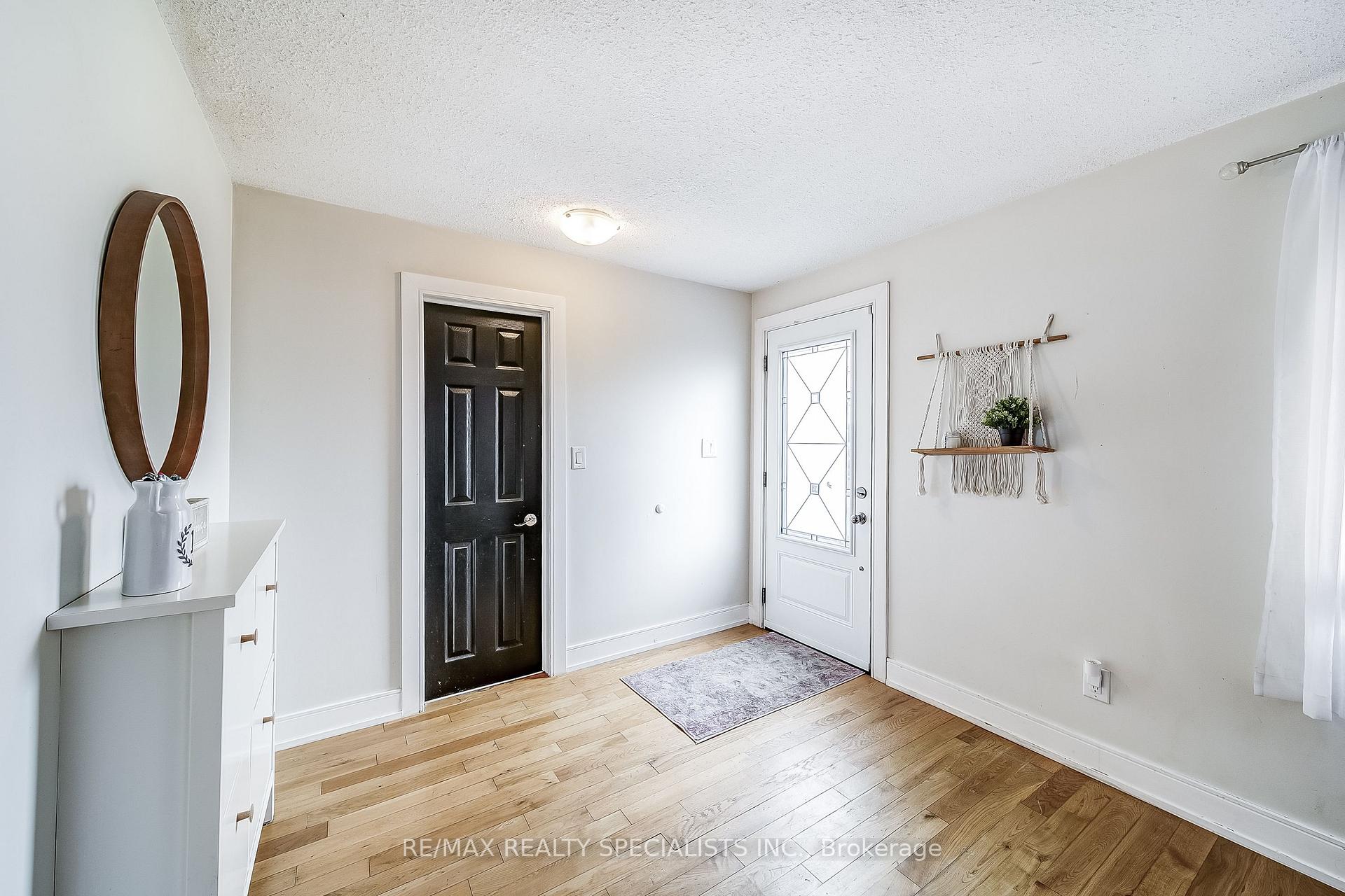 Photo 5 of 404 Limerick Street, Innisfil, Rural Innisfil — HOMEH