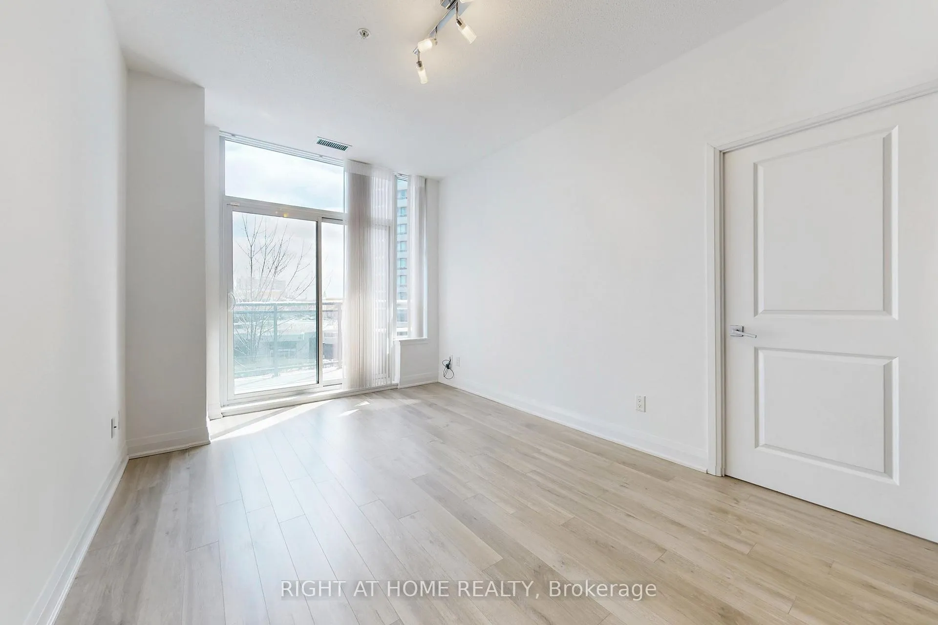 Photo 8 of 95 North Park Road, Vaughan, Beverley Glen — HOMEH