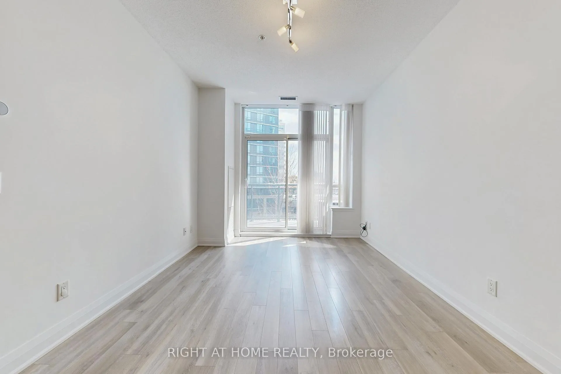 Photo 9 of 95 North Park Road, Vaughan, Beverley Glen — HOMEH
