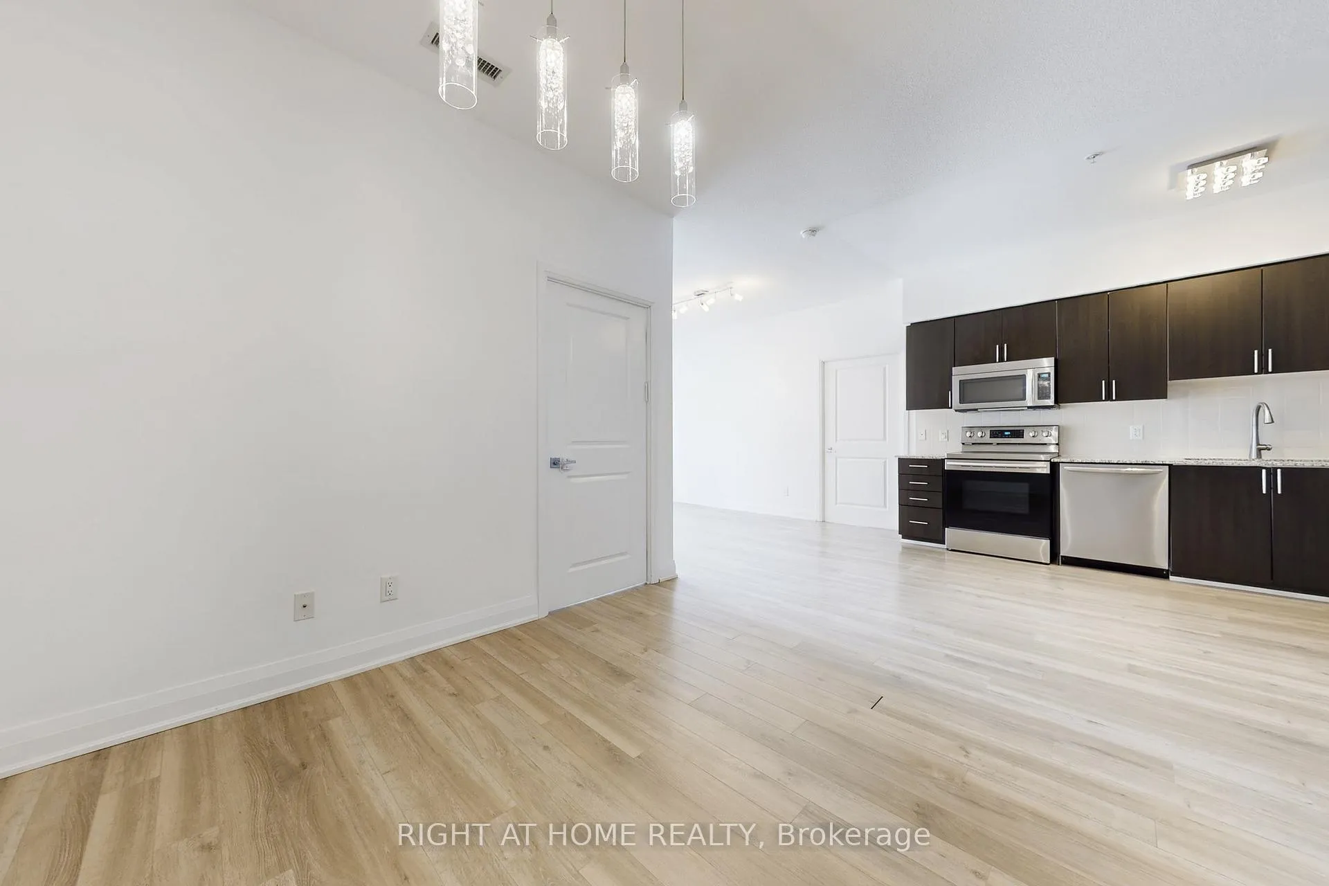 Photo 15 of 95 North Park Road, Vaughan, Beverley Glen — HOMEH