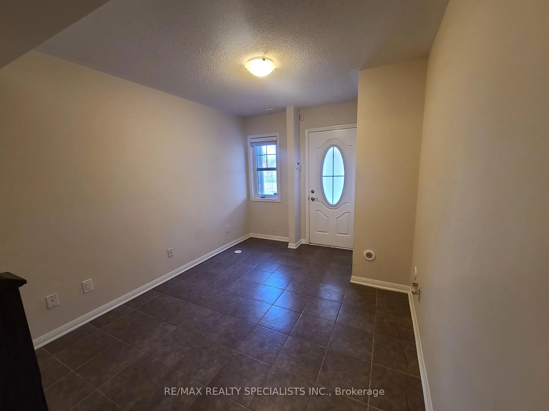 Photo 7 of 946 Brassard Circle, Milton, Willmott — HOMEH