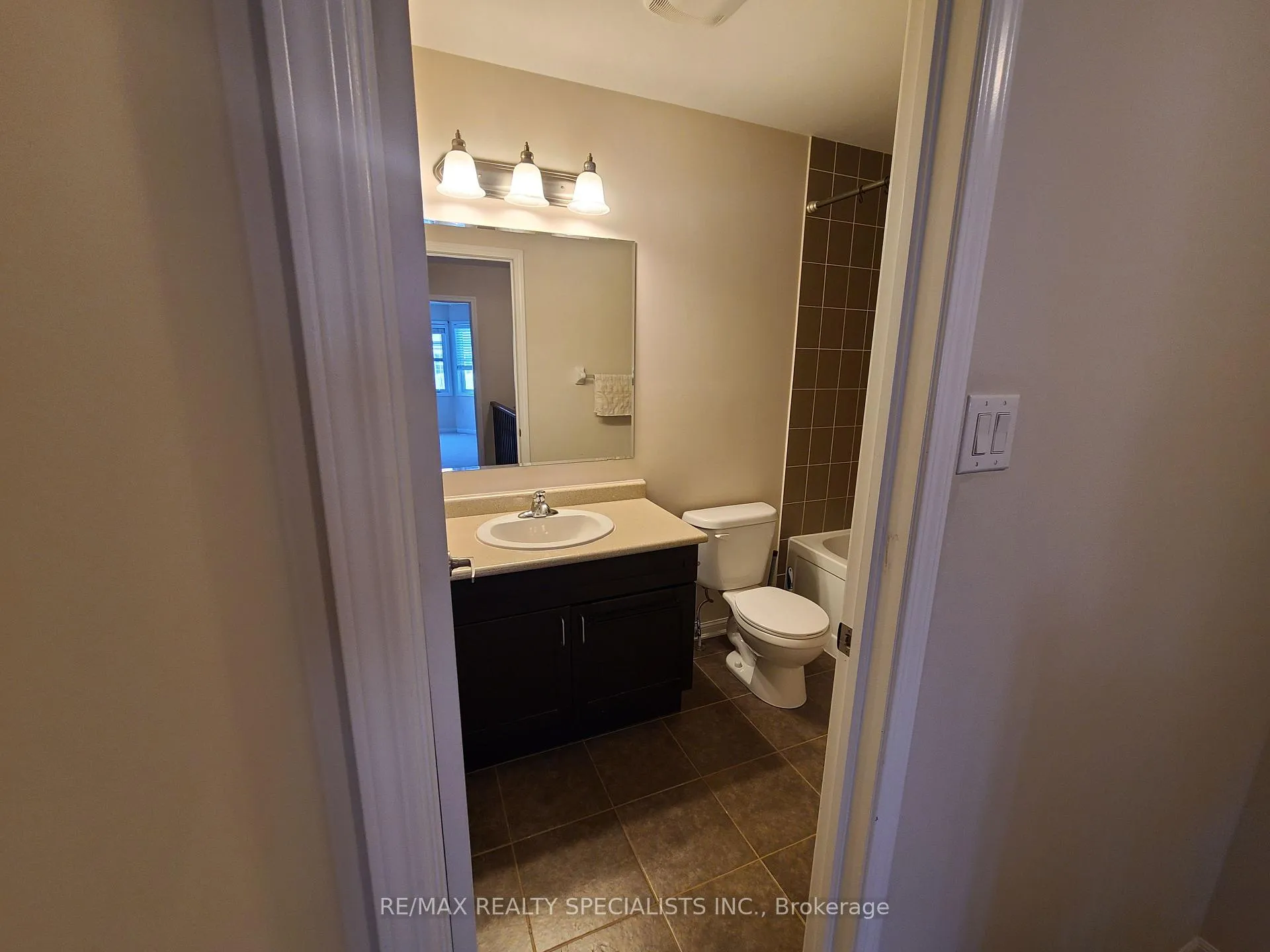 Photo 24 of 946 Brassard Circle, Milton, Willmott — HOMEH