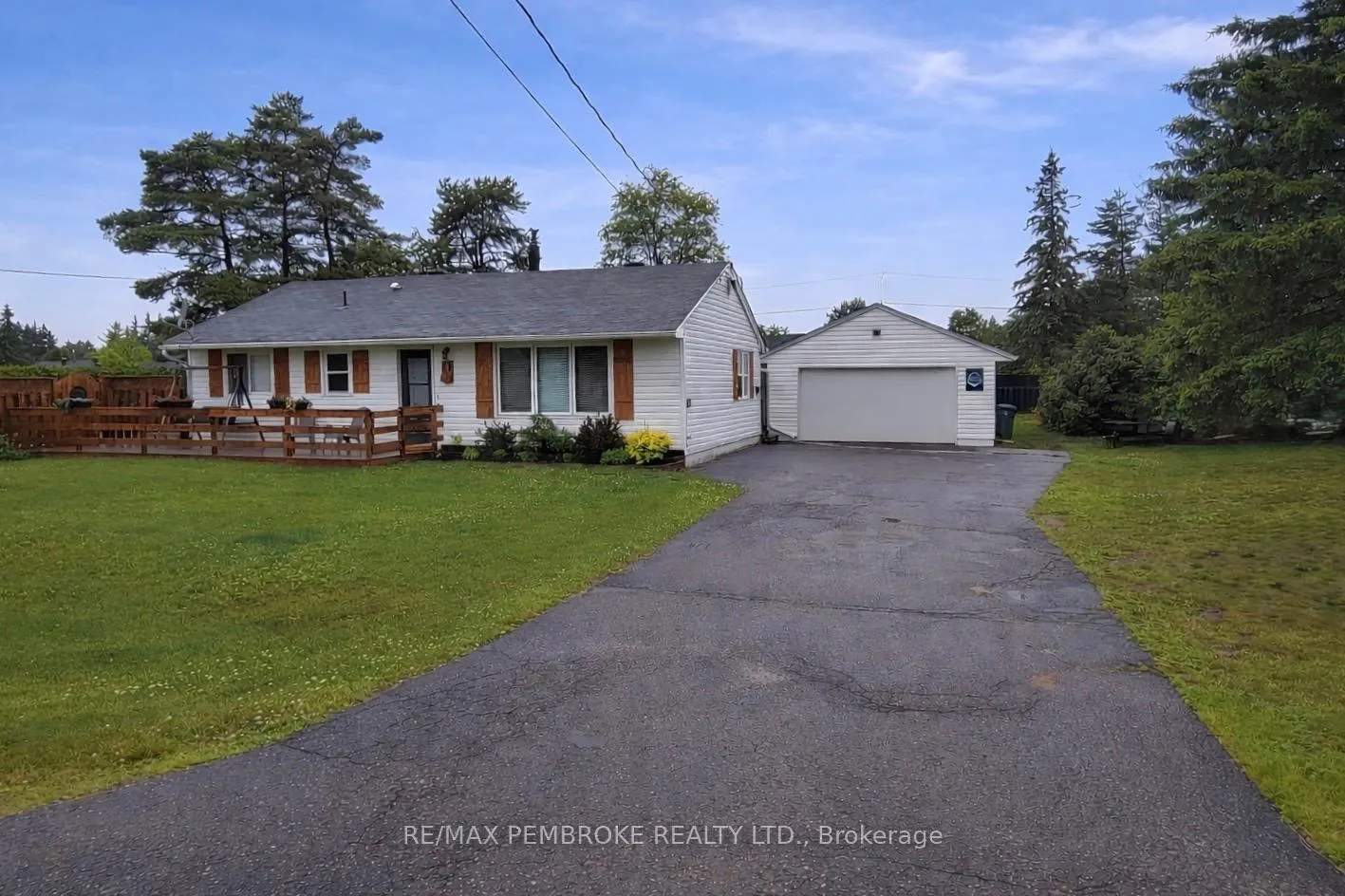 Photo 3 of 11 Michael Crescent, Petawawa — HOMEH