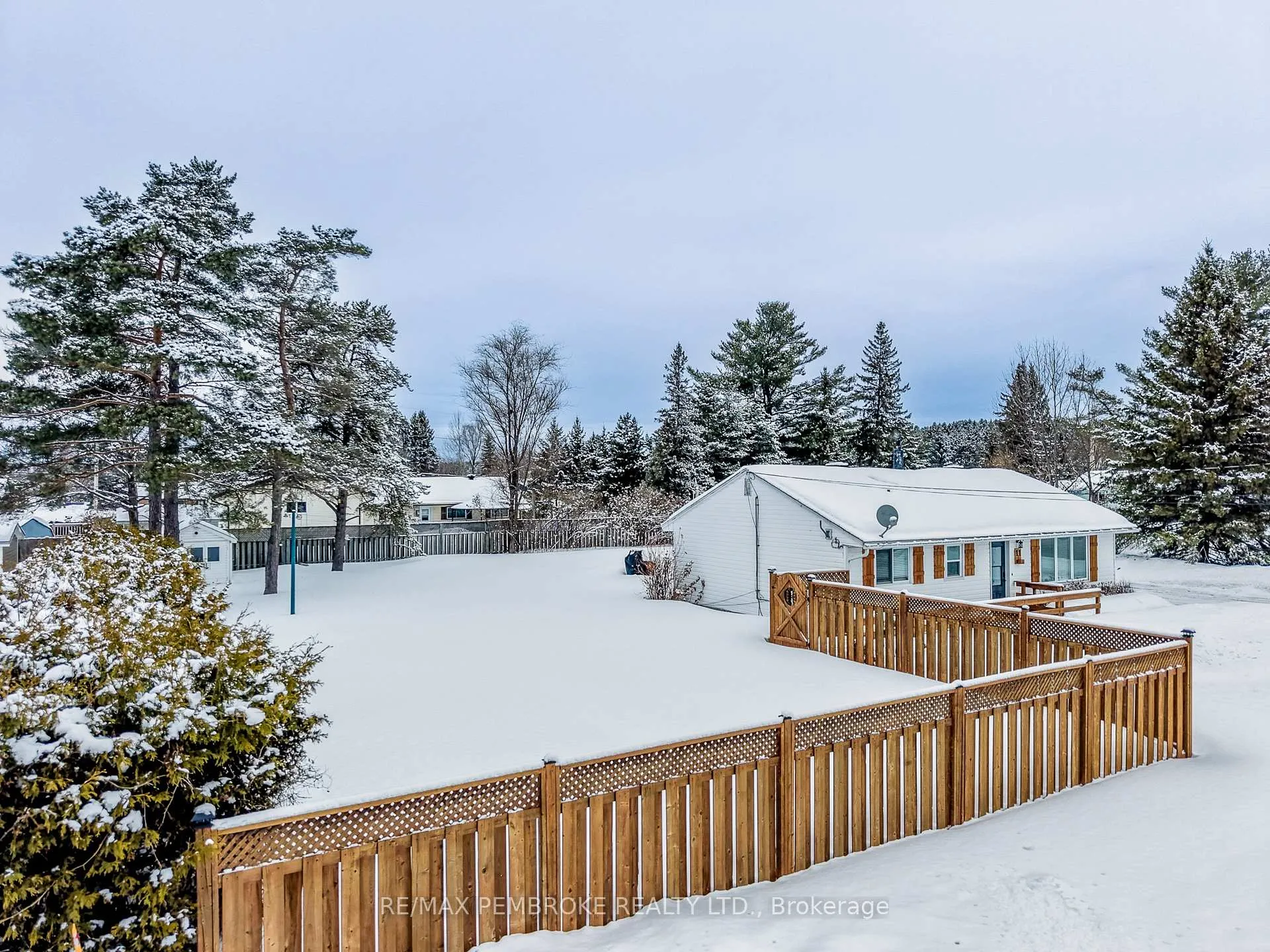 Photo 5 of 11 Michael Crescent, Petawawa — HOMEH