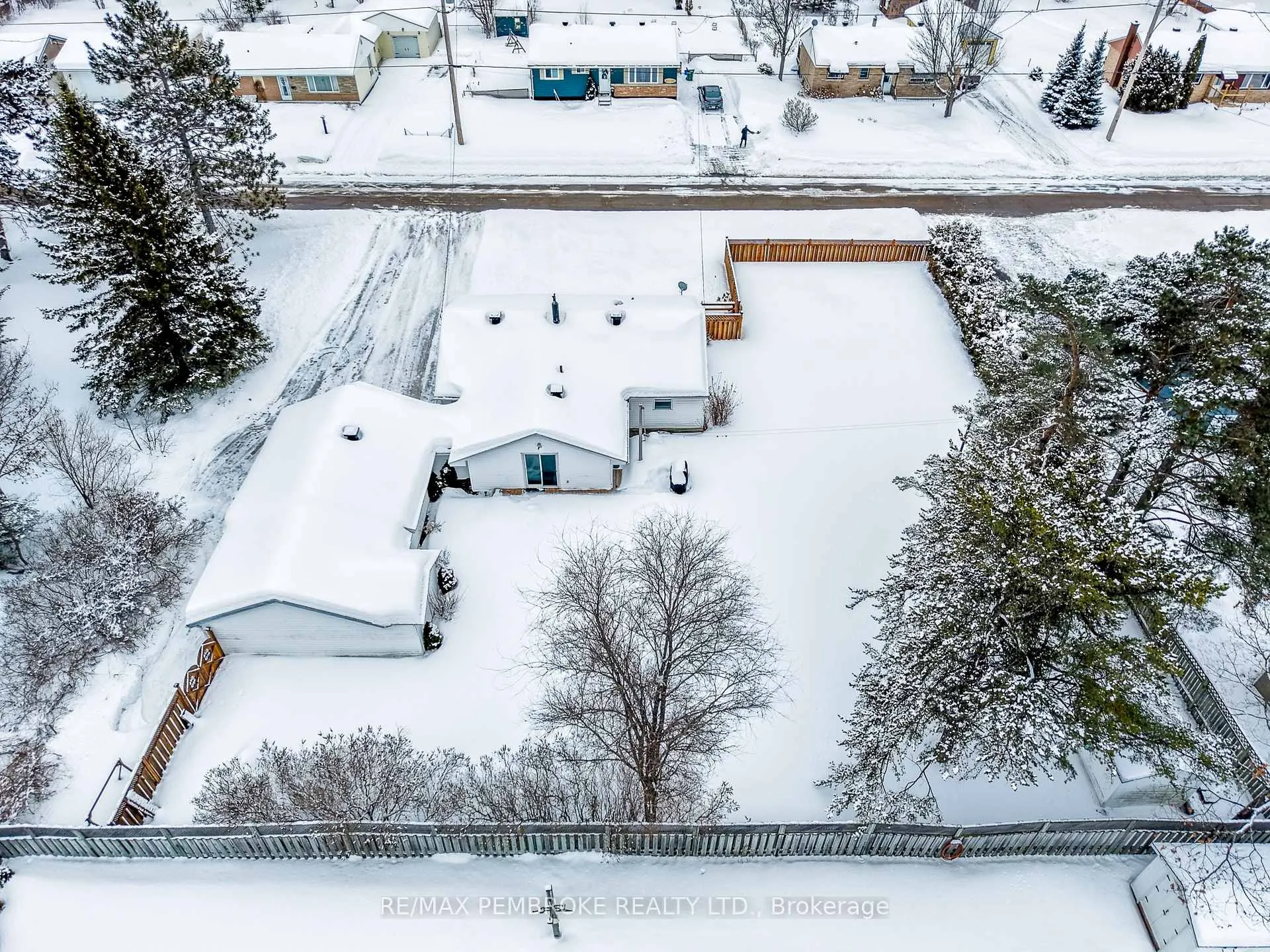 Photo 6 of 11 Michael Crescent, Petawawa — HOMEH