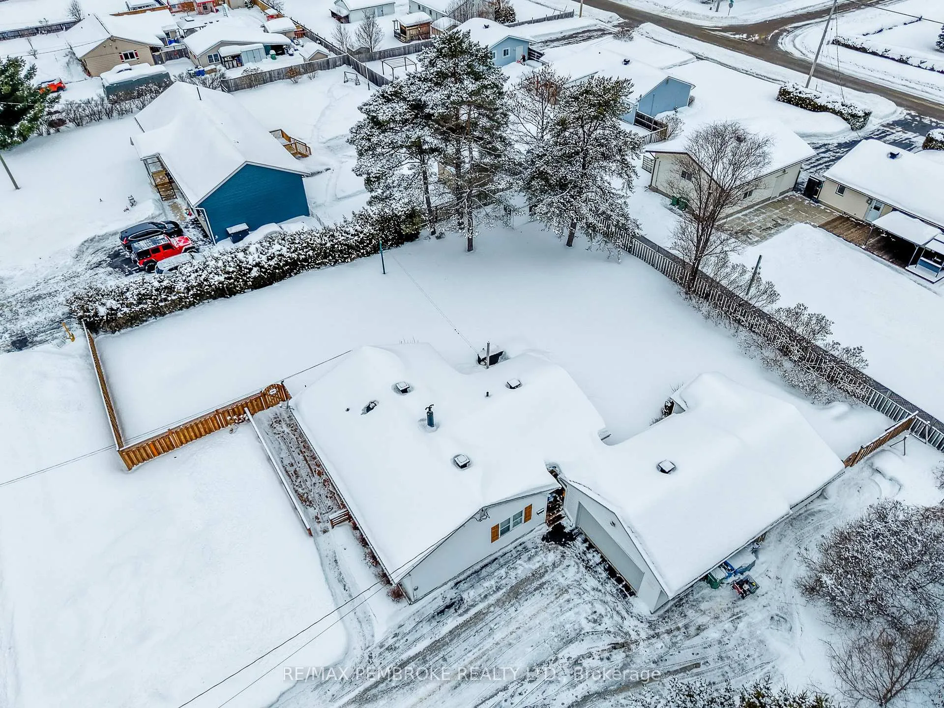 Photo 7 of 11 Michael Crescent, Petawawa — HOMEH