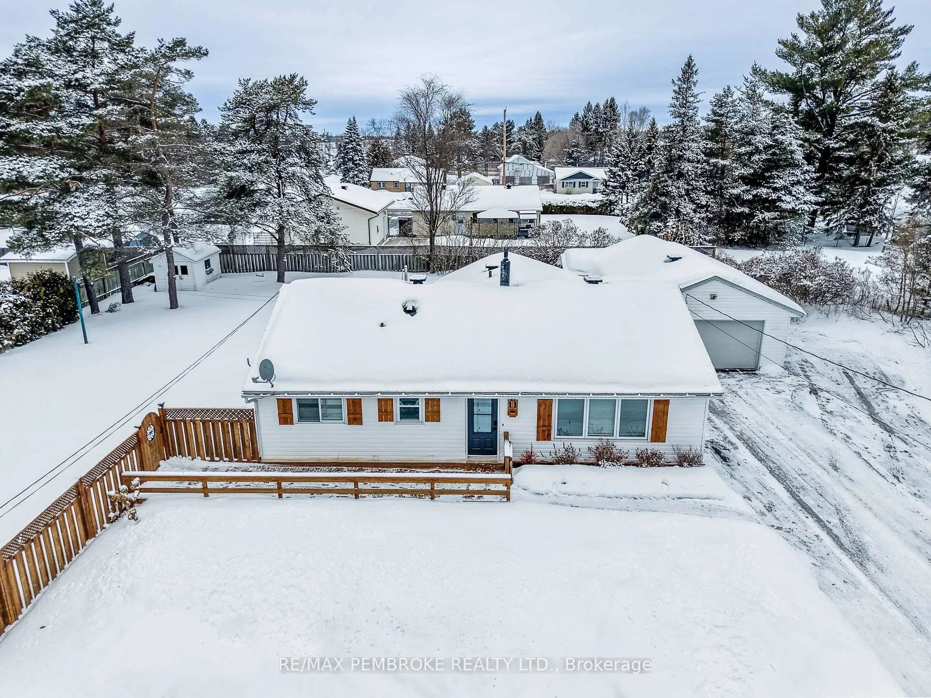 Photo 8 of 11 Michael Crescent, Petawawa — HOMEH